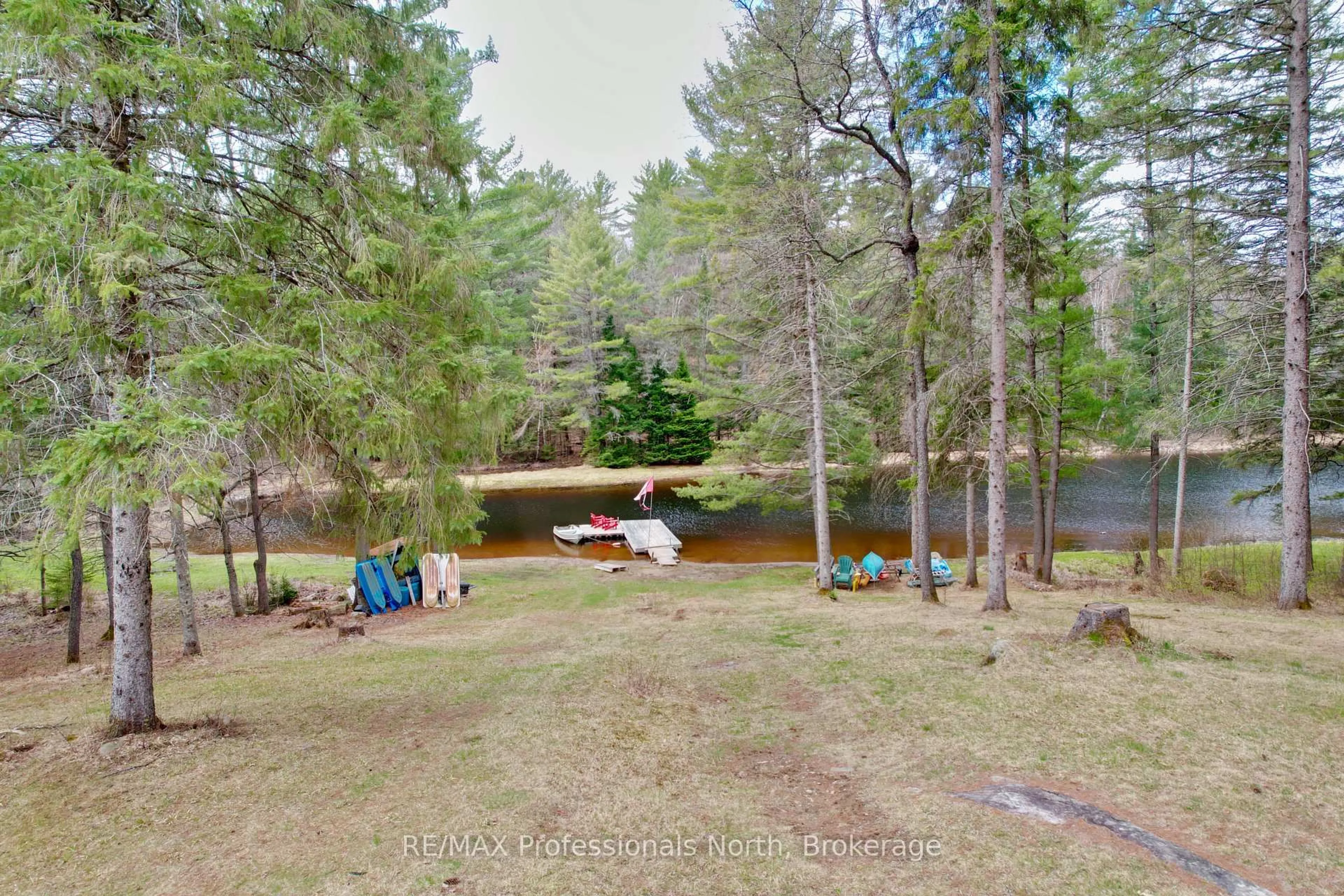 A pic from outside/outdoor area/front of a property/back of a property/a pic from drone, water/lake/river/ocean view for 862 Lynx Lake Rd Rd, Huntsville Ontario P1H 2J3