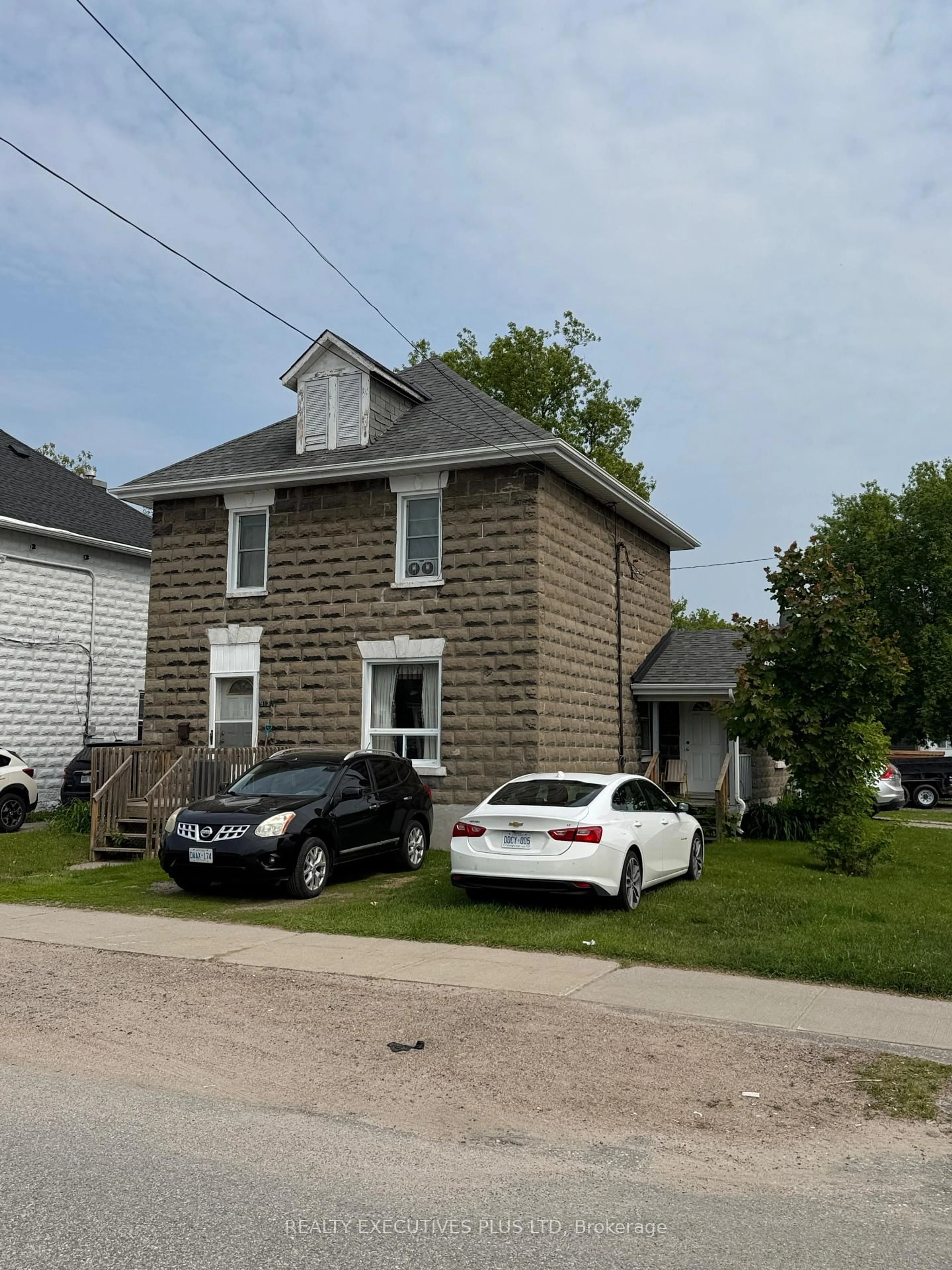 Unknown for 907 Fraser St, North Bay Ontario P1B 3X7