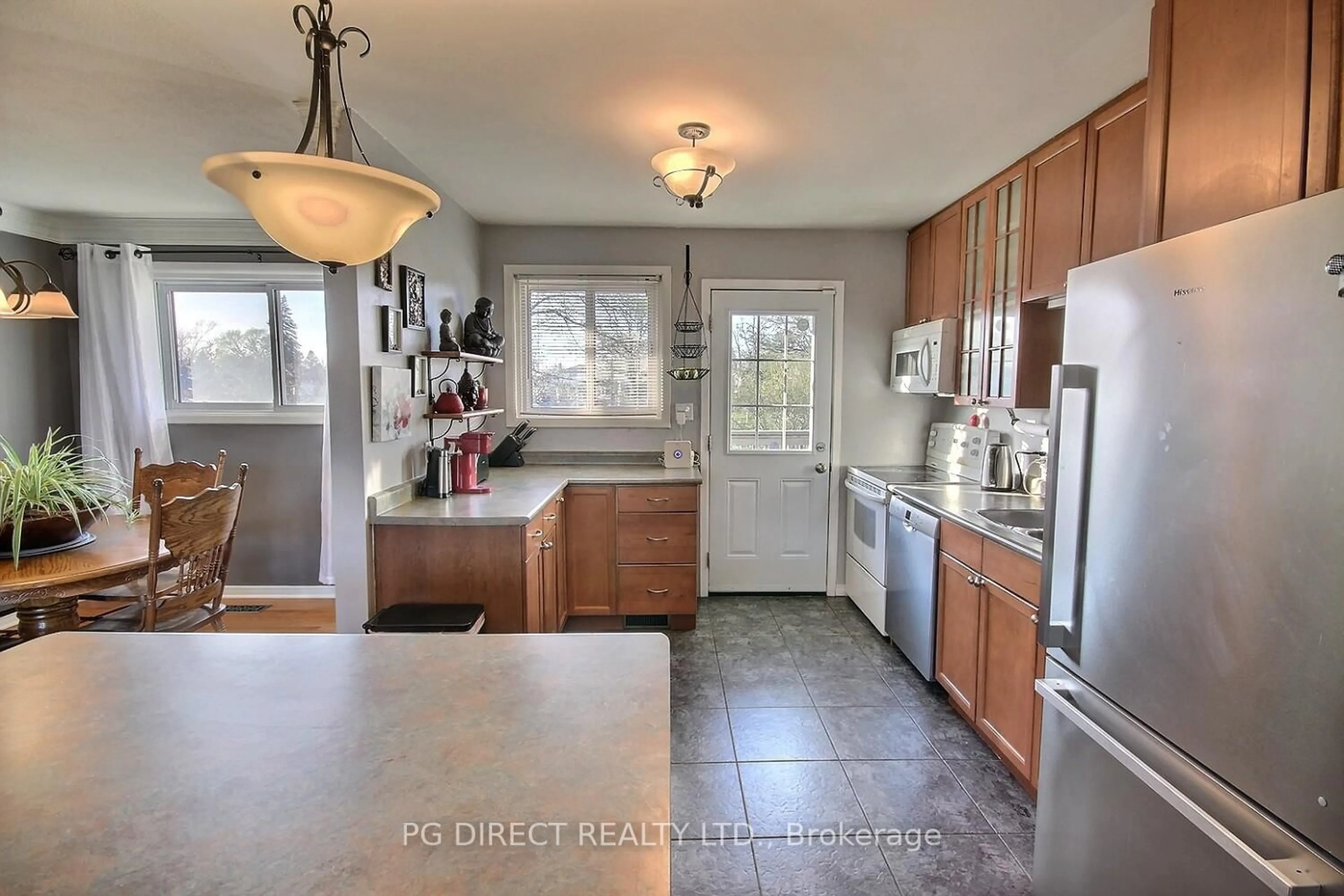 Open concept kitchen, ceramic/tile floor for 49 Janlyn Cres, Belleville Ontario K8N 1L1