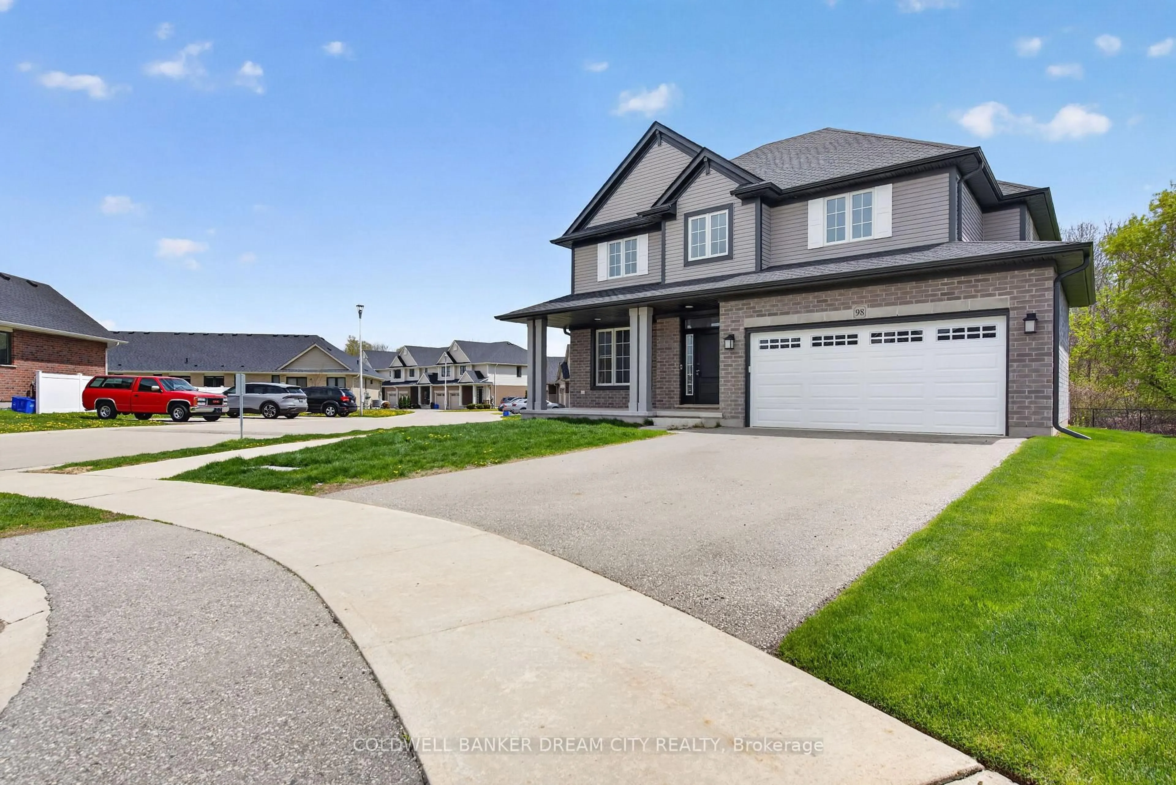 Home with vinyl exterior material, street for 98 LIVINGSTON Dr, Tillsonburg Ontario N4G 0J3