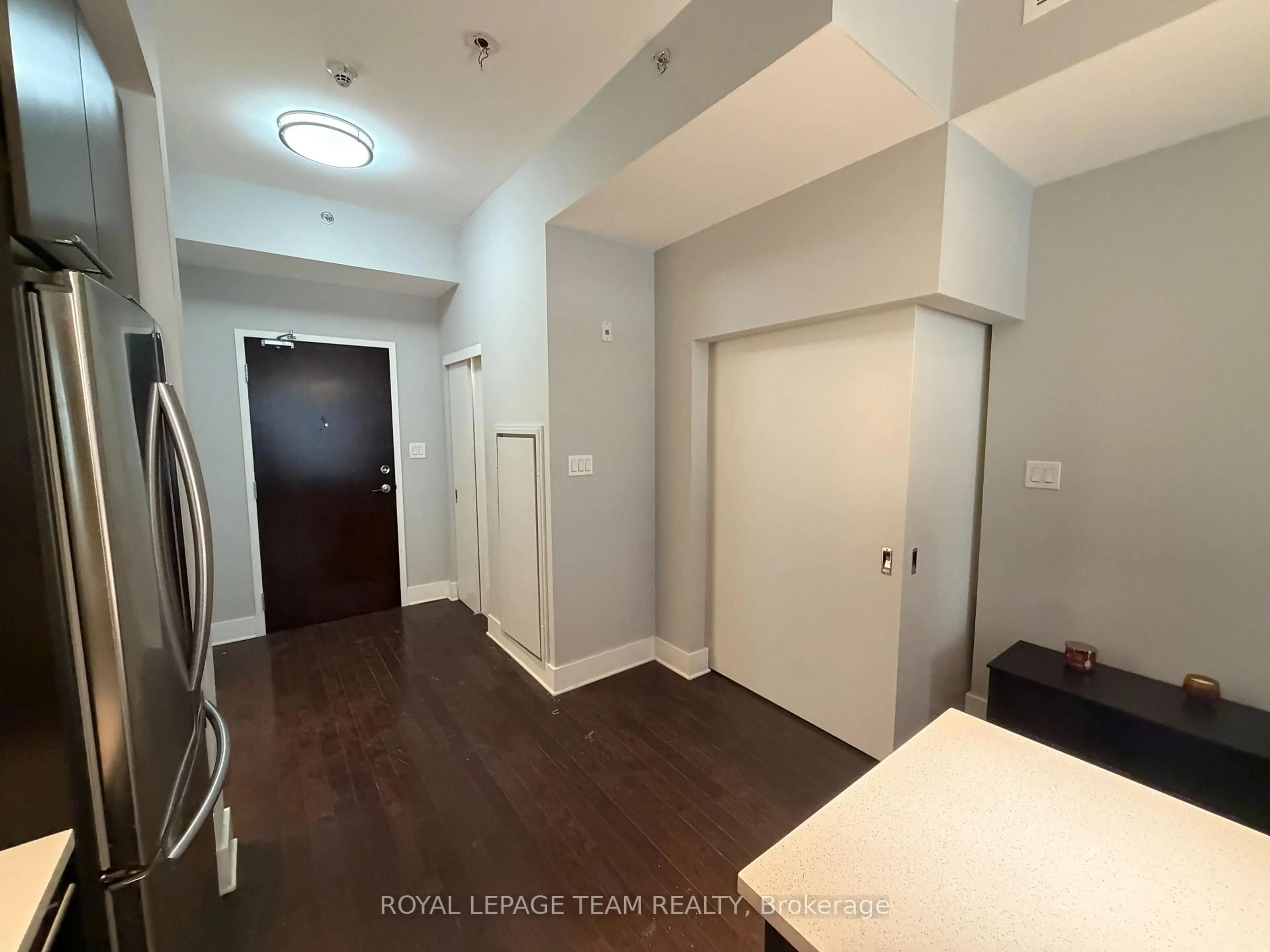 A pic of a room for 101 Richmond Rd #219, Ottawa Ontario K1Z 0A6