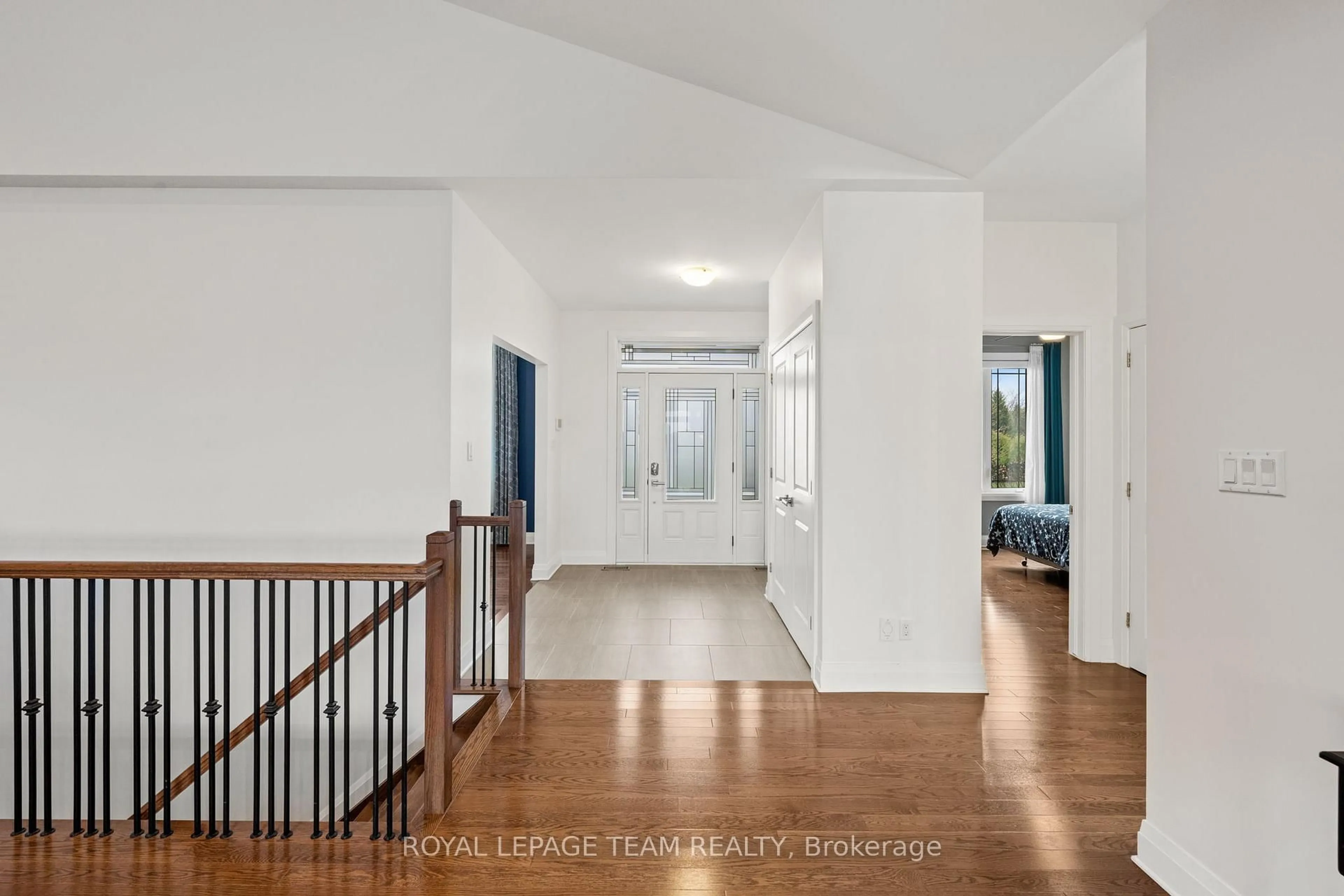 Indoor entryway for 6935 Still Meadow Way, Ottawa Ontario K4P 0C9