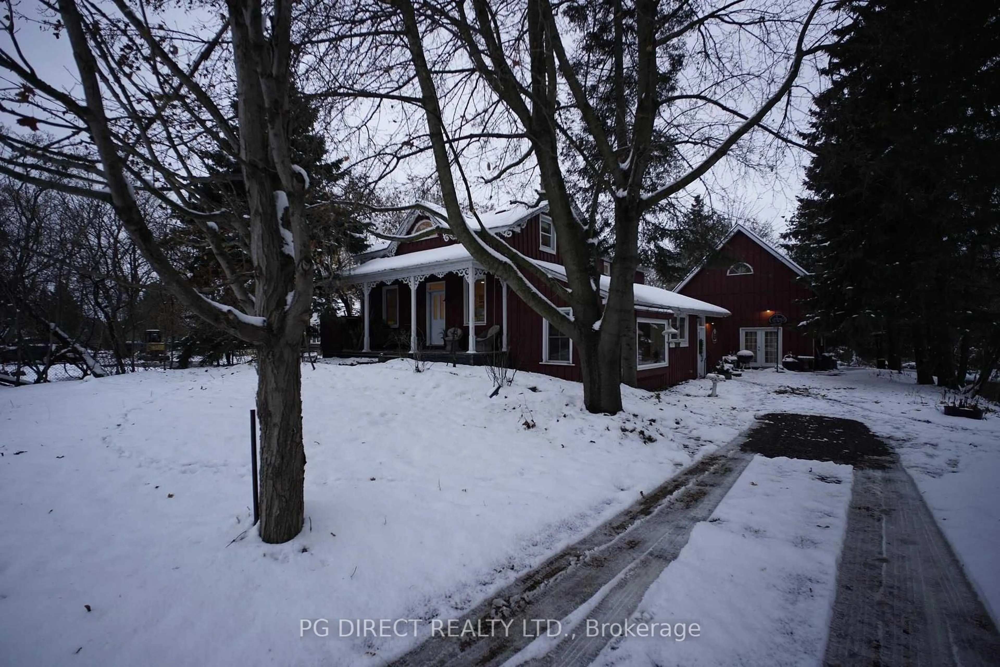 A pic from outside/outdoor area/front of a property/back of a property/a pic from drone, street for 79 Brock Rd, Puslinch Ontario N0B 2J0