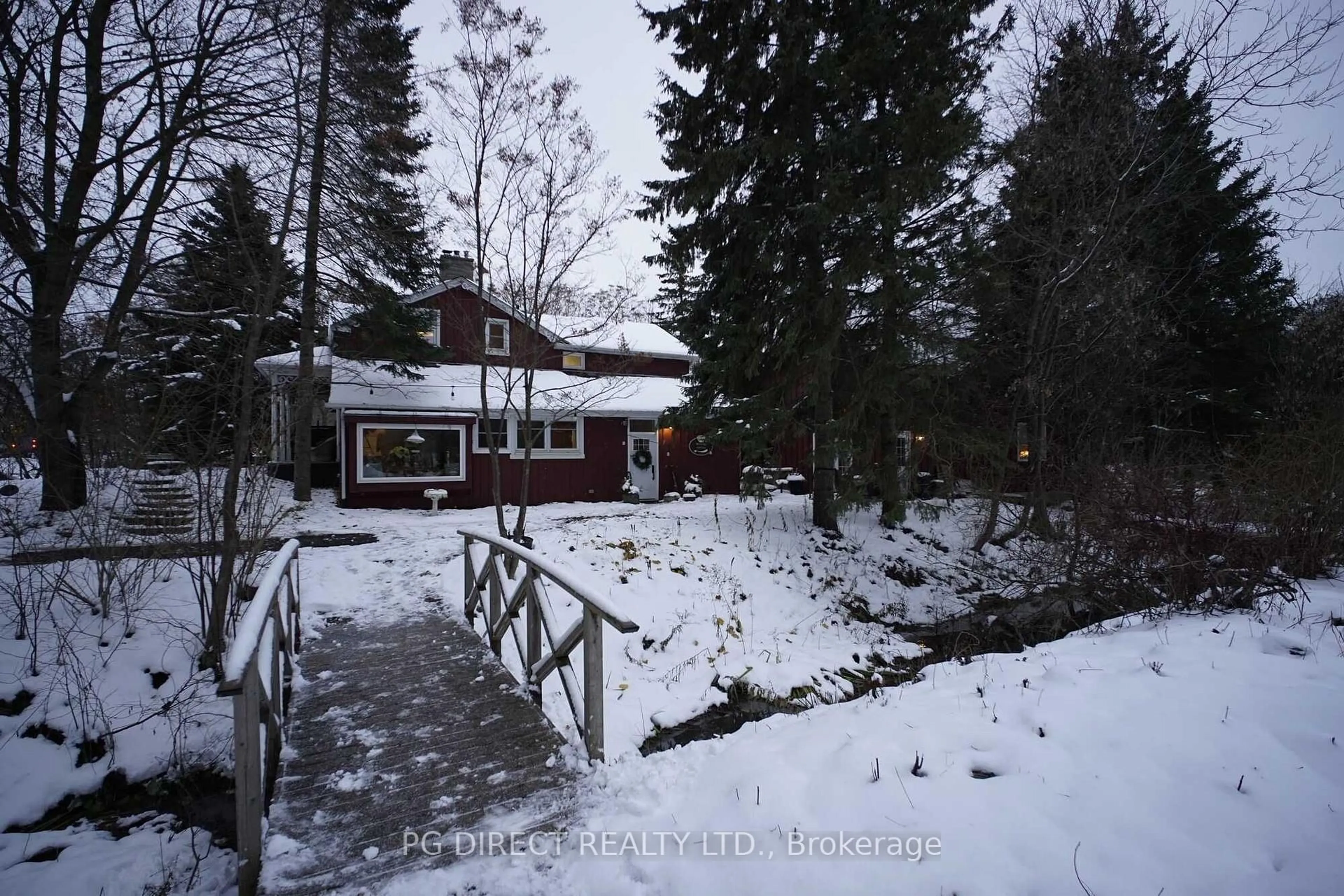A pic from outside/outdoor area/front of a property/back of a property/a pic from drone, street for 79 Brock Rd, Puslinch Ontario N0B 2J0