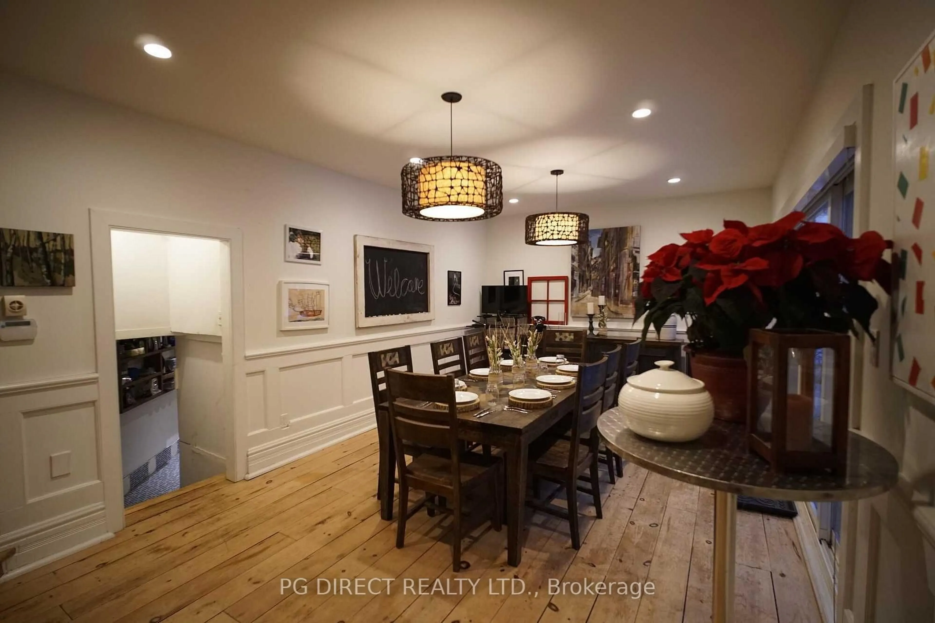 Dining room, wood/laminate floor for 79 Brock Rd, Puslinch Ontario N0B 2J0