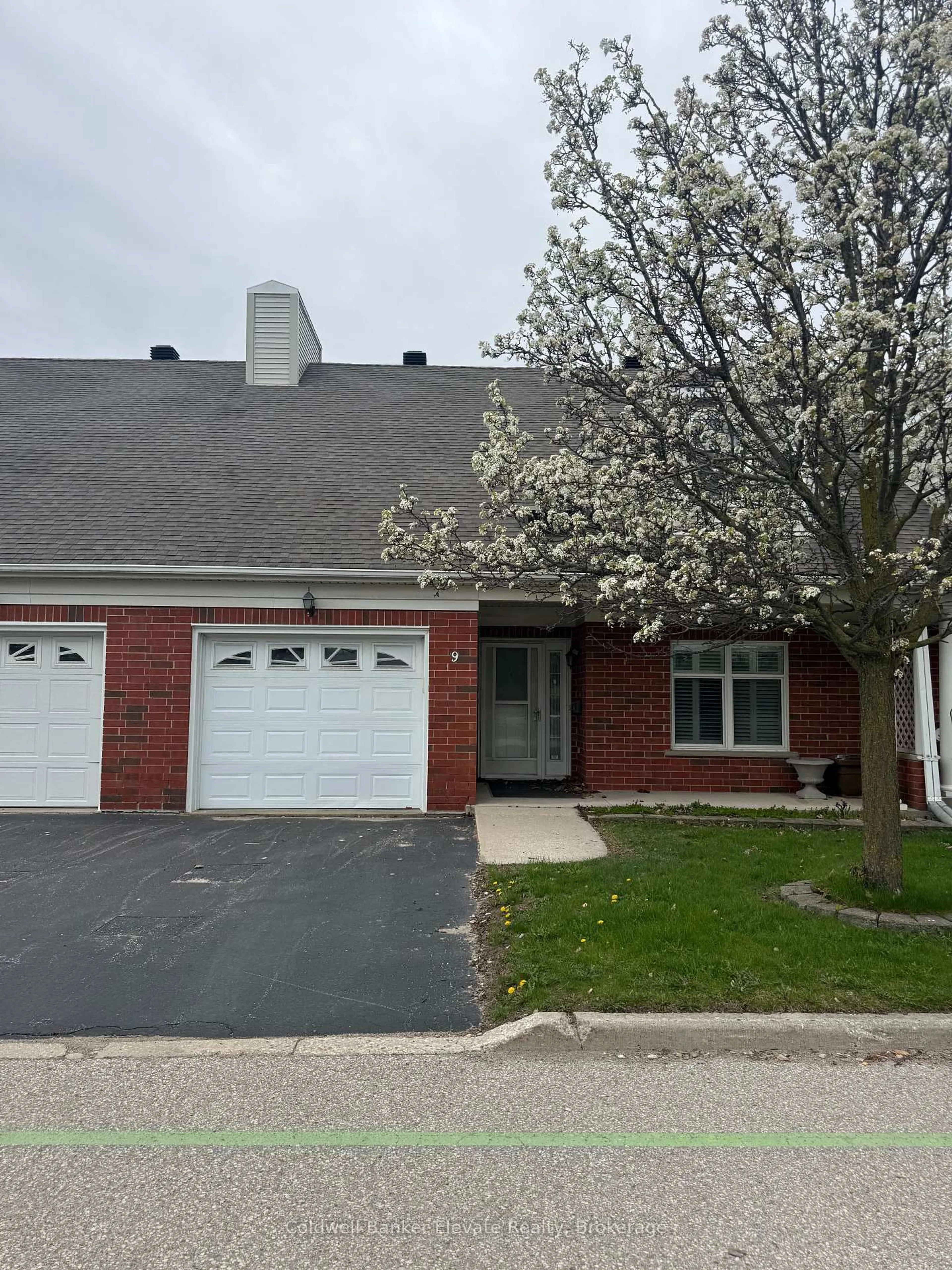 Unknown for 2705 KINGSWAY Dr #9, Kitchener Ontario N2C 2T2
