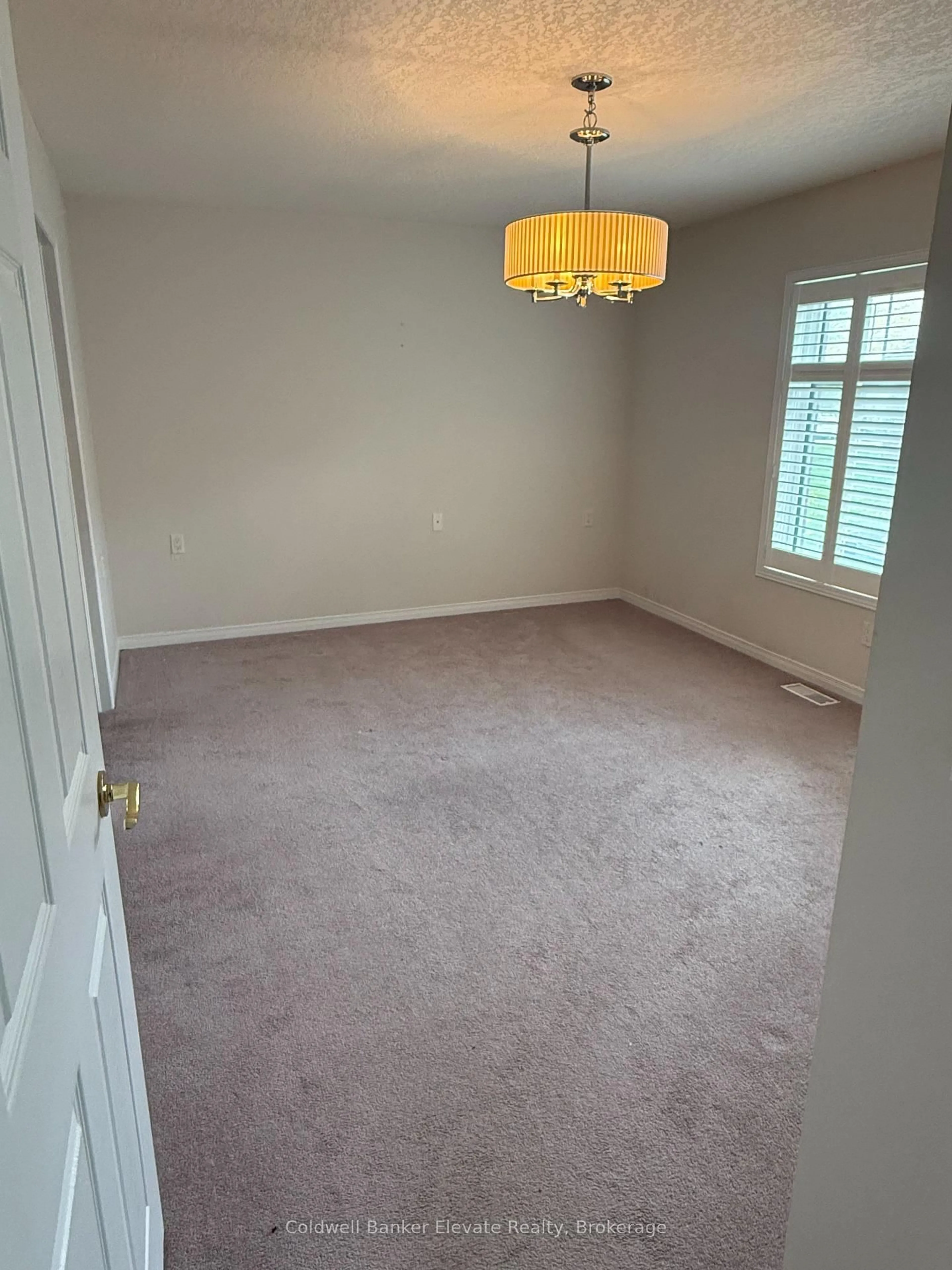 A pic of a room for 2705 KINGSWAY Dr #9, Kitchener Ontario N2C 2T2