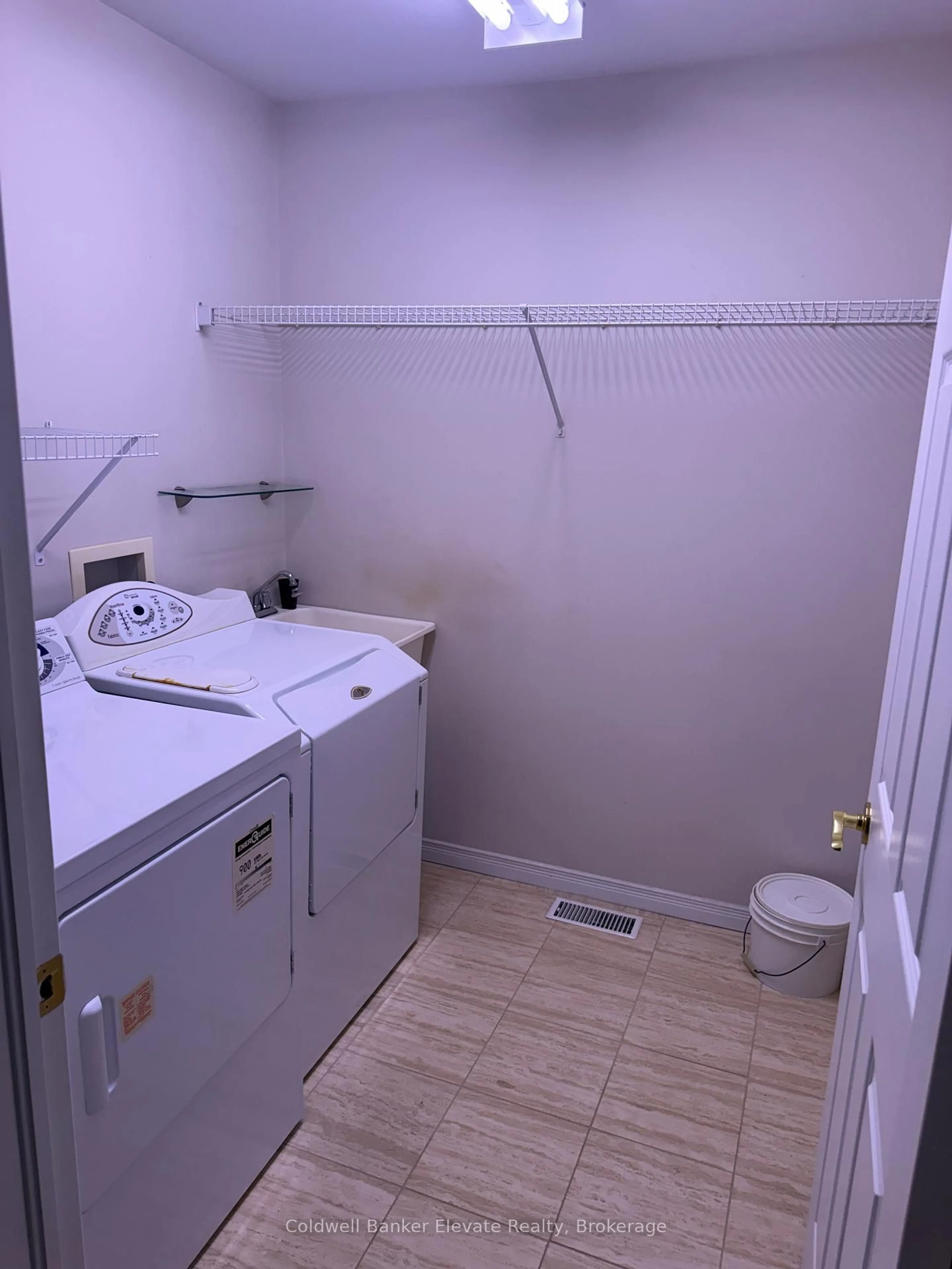 A pic of a room for 2705 KINGSWAY Dr #9, Kitchener Ontario N2C 2T2