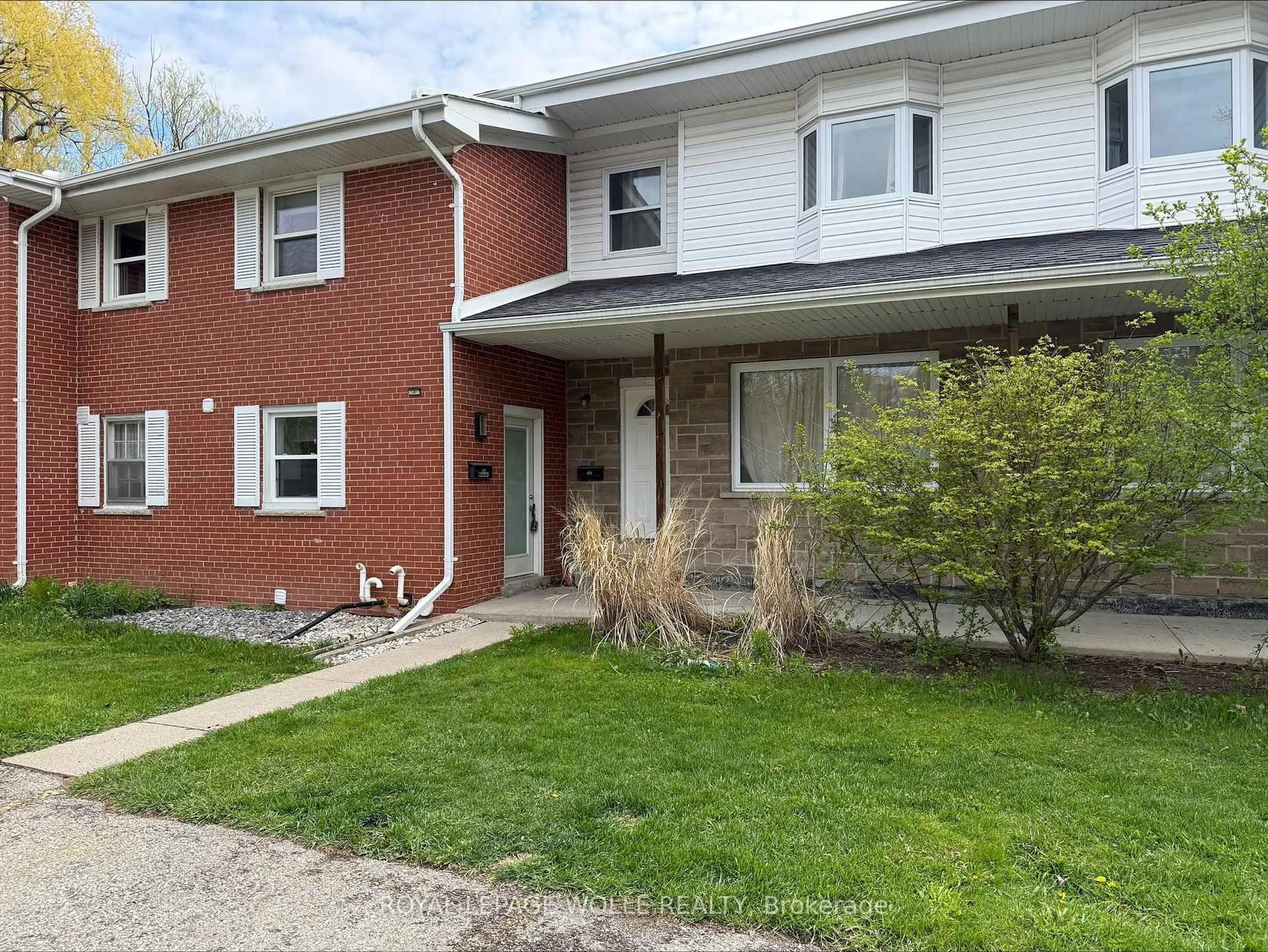 Home with brick exterior material, street for 284 Westcourt Pl, Waterloo Ontario N2L 2R7