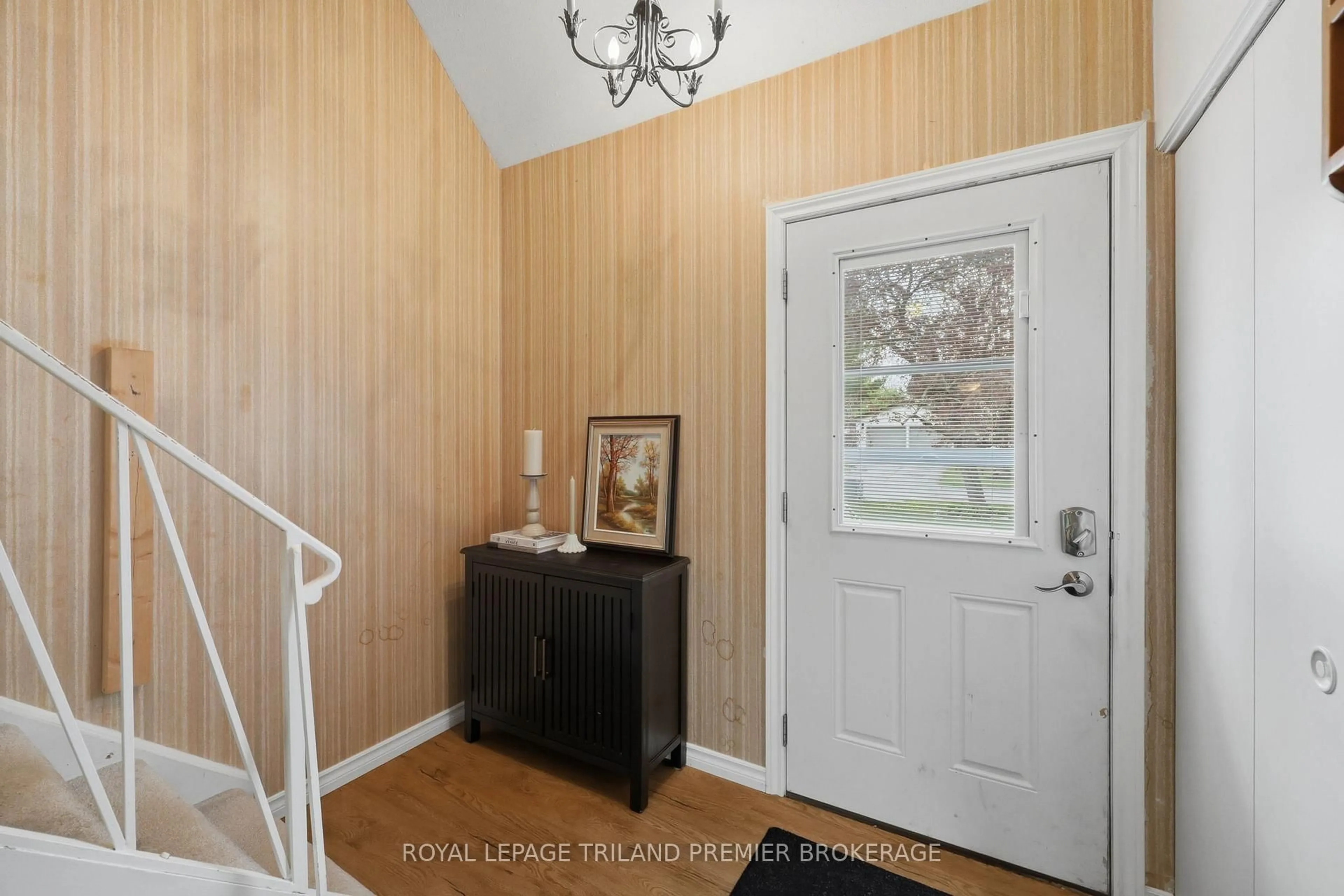 Indoor entryway for 20 Crabtree Ave, London North Ontario N6G 2H7