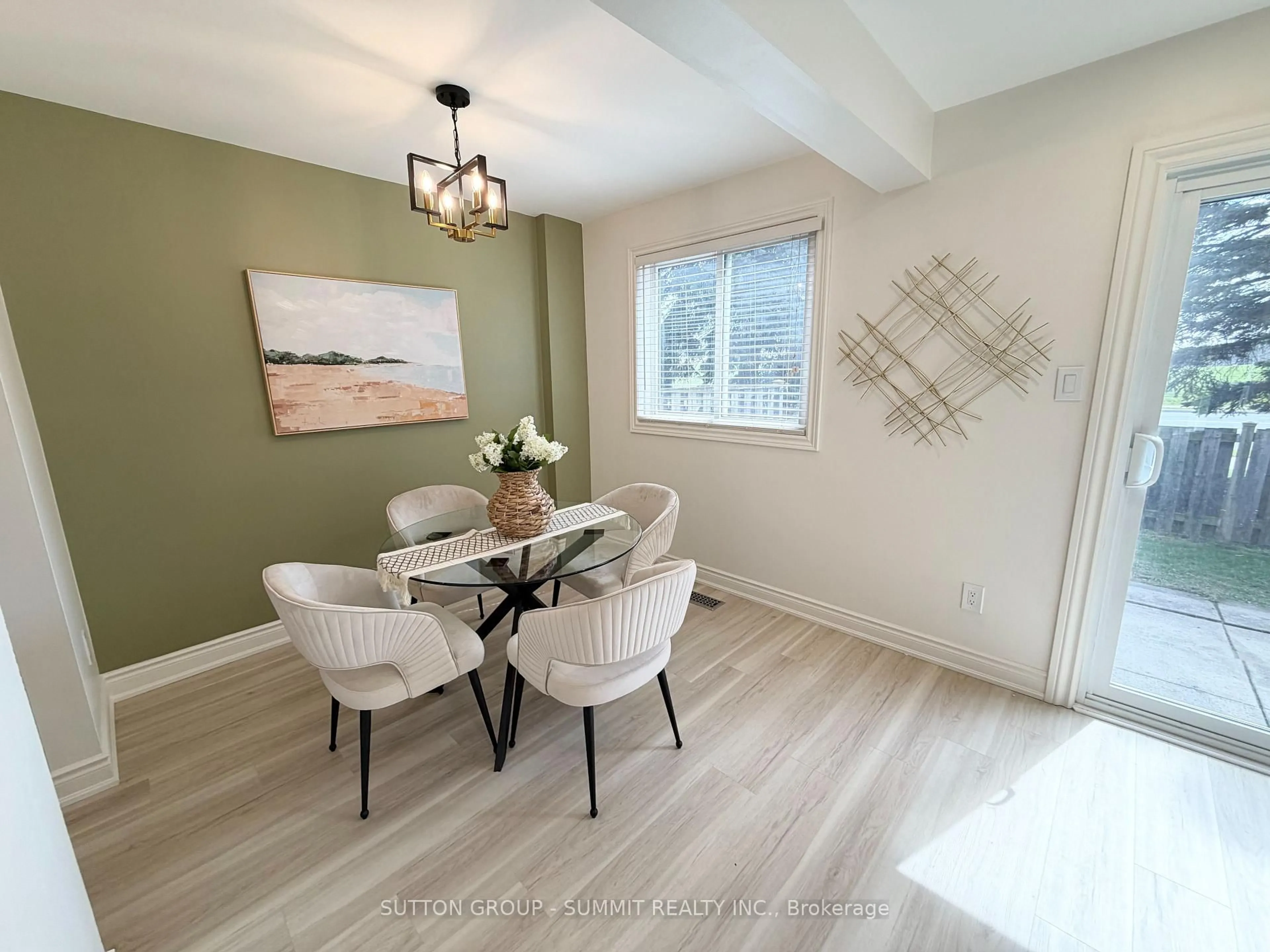 Dining room, wood/laminate floor for 1460 Garth St #4A, Hamilton Ontario L9B 1R6