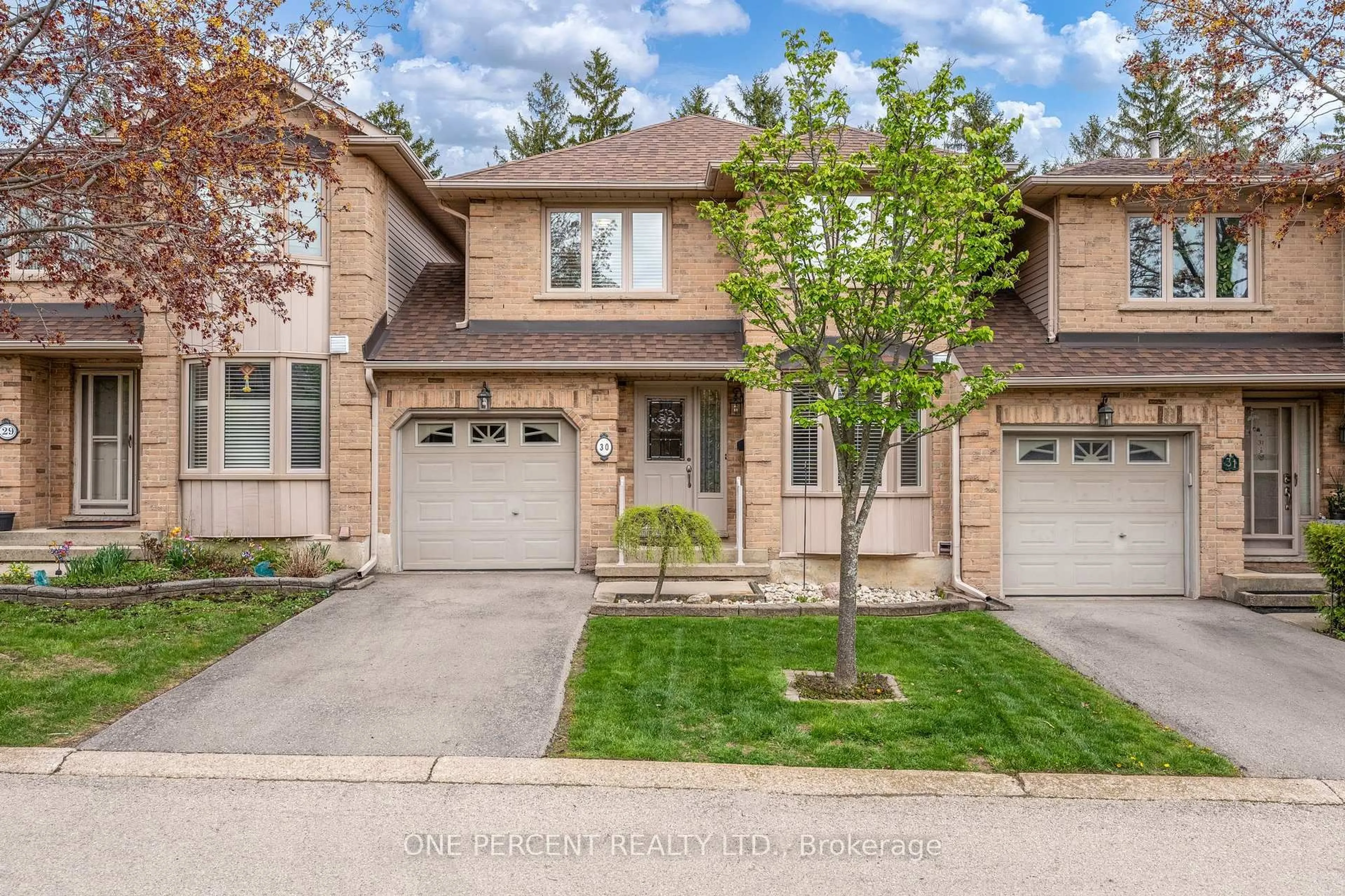 Home with brick exterior material, street for 800 Upper Paradise Rd #30, Hamilton Ontario L9C 7L2