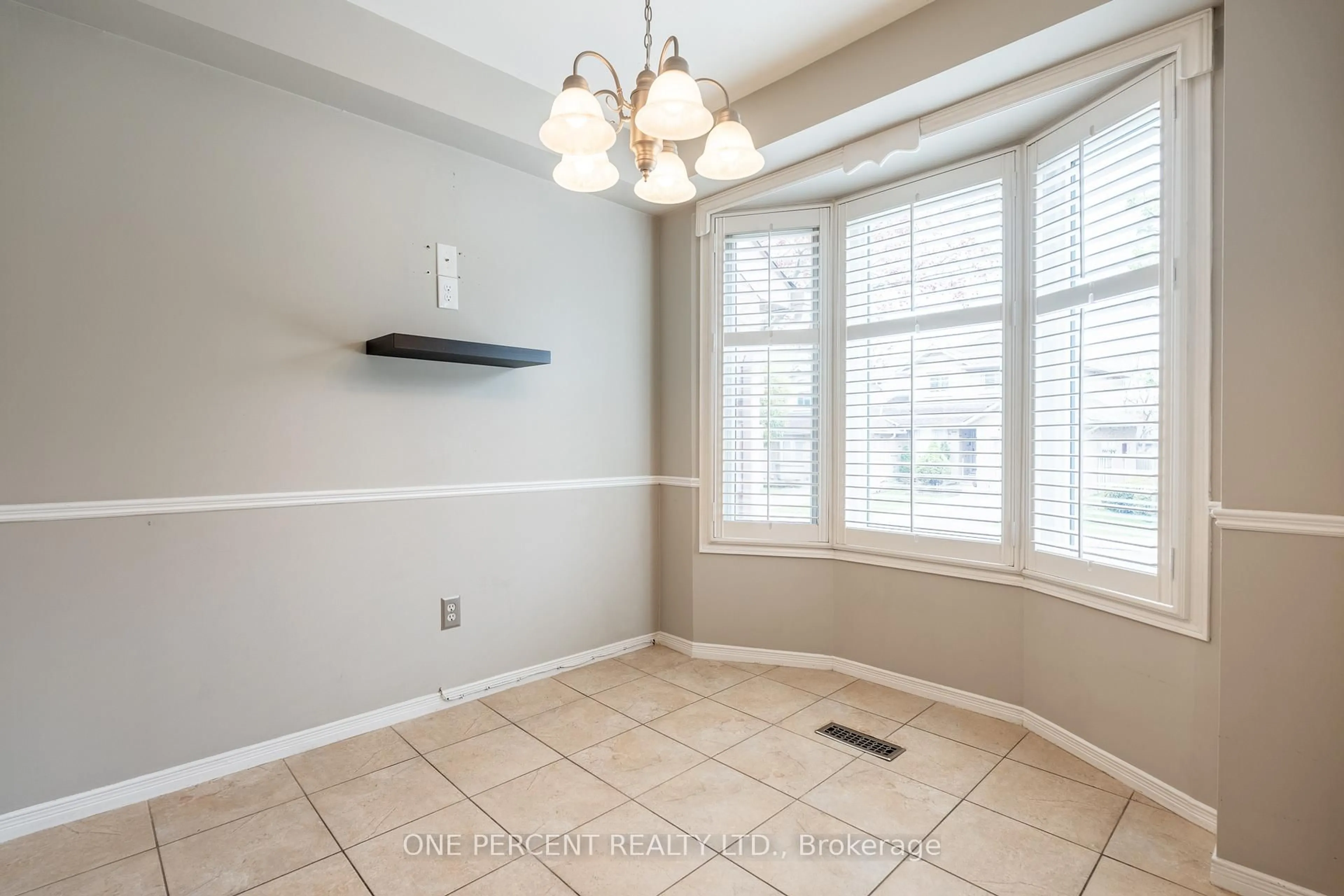 A pic of a room for 800 Upper Paradise Rd #30, Hamilton Ontario L9C 7L2