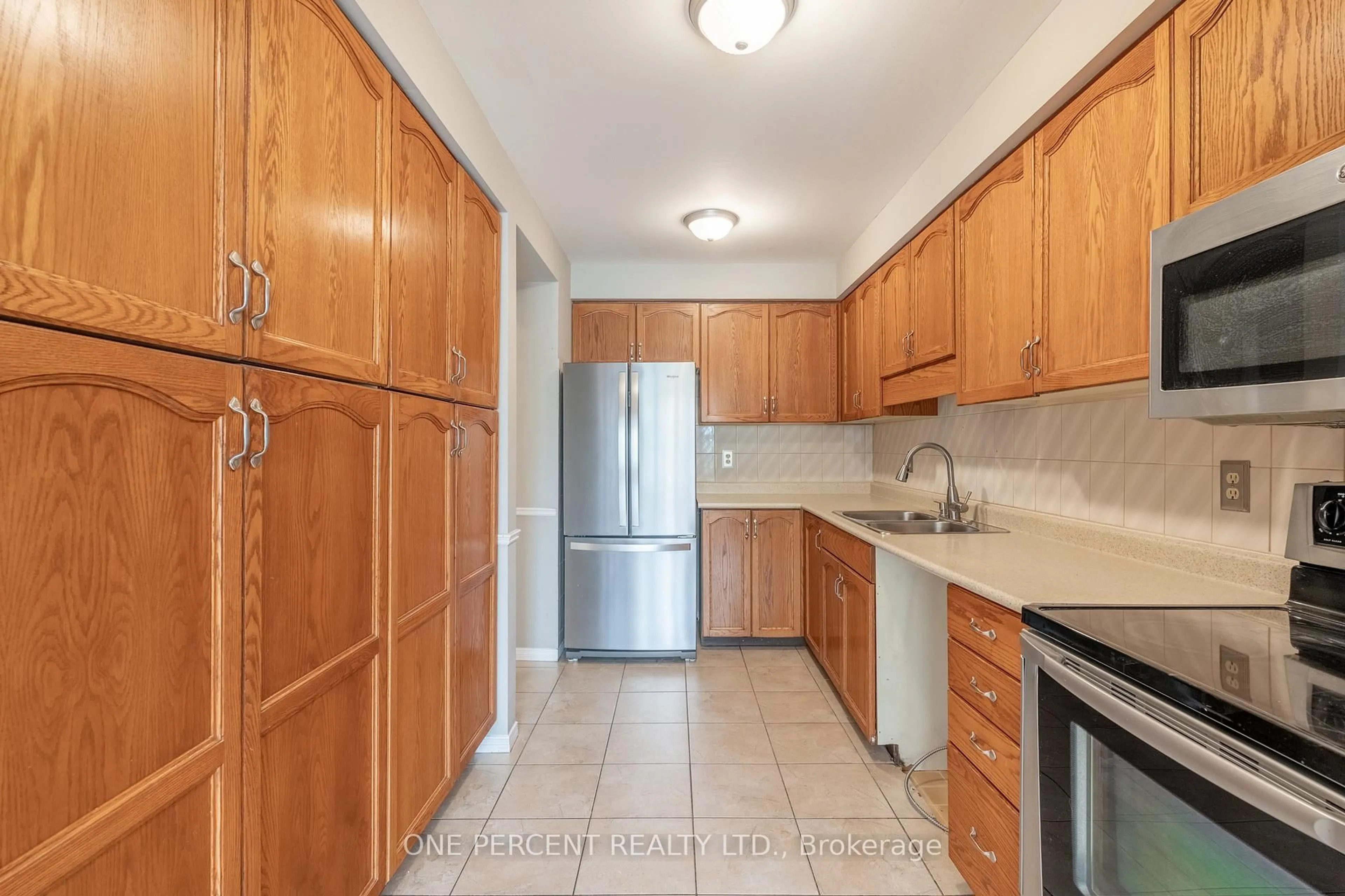 Standard kitchen, ceramic/tile floor for 800 Upper Paradise Rd #30, Hamilton Ontario L9C 7L2
