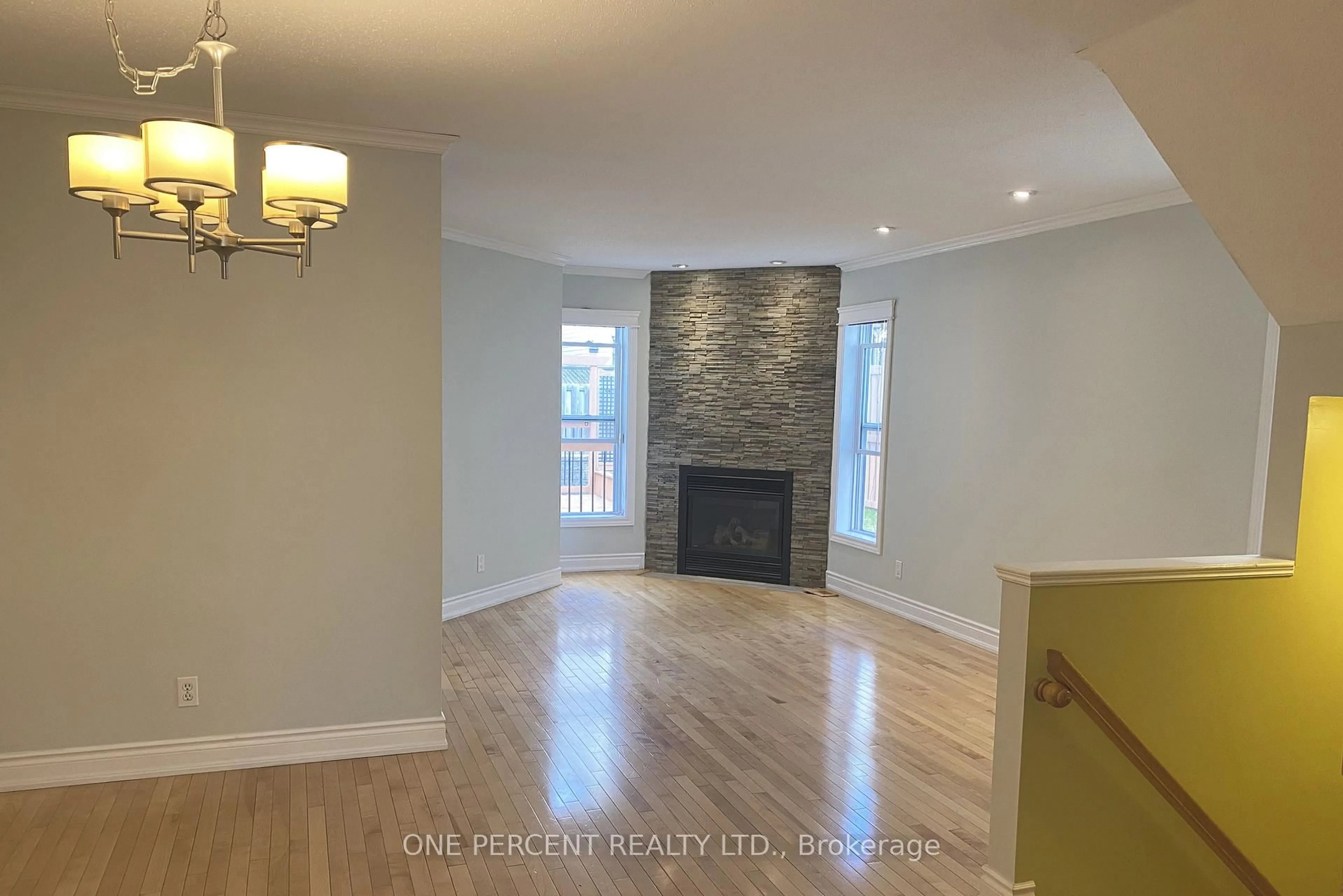 A pic of a room for 311 Southcrest Private, Ottawa Ontario K1V 2B7
