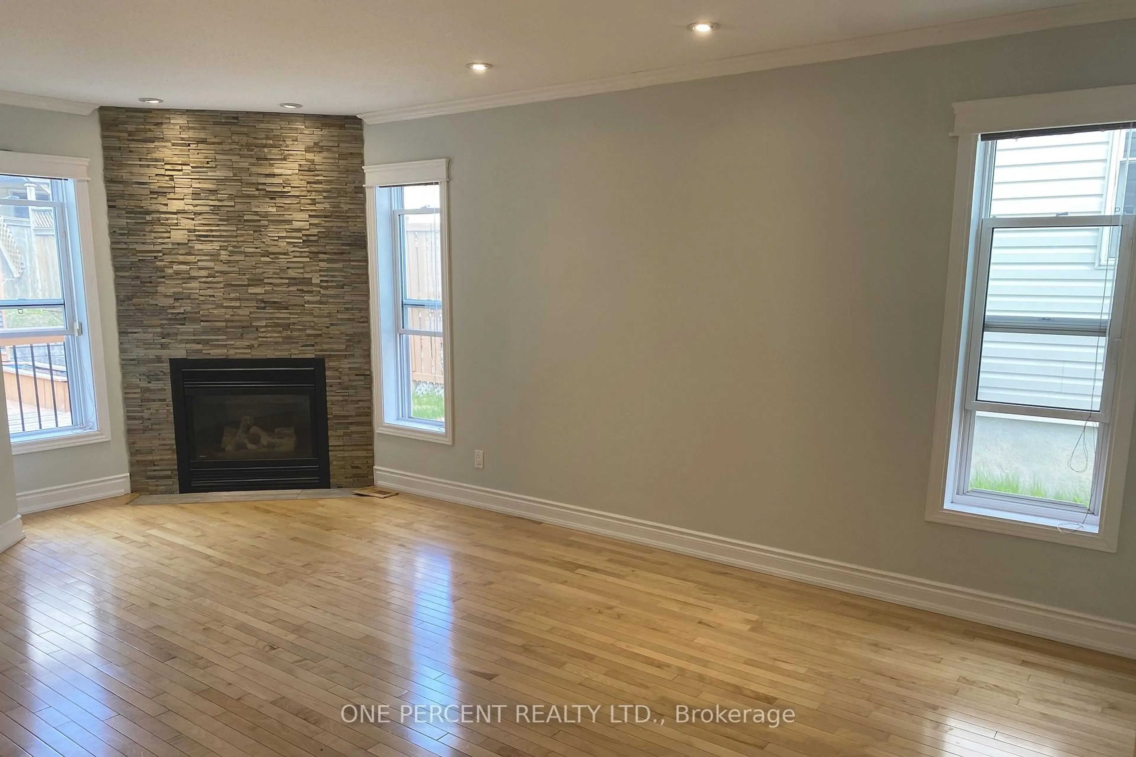 A pic of a room for 311 Southcrest Private, Ottawa Ontario K1V 2B7