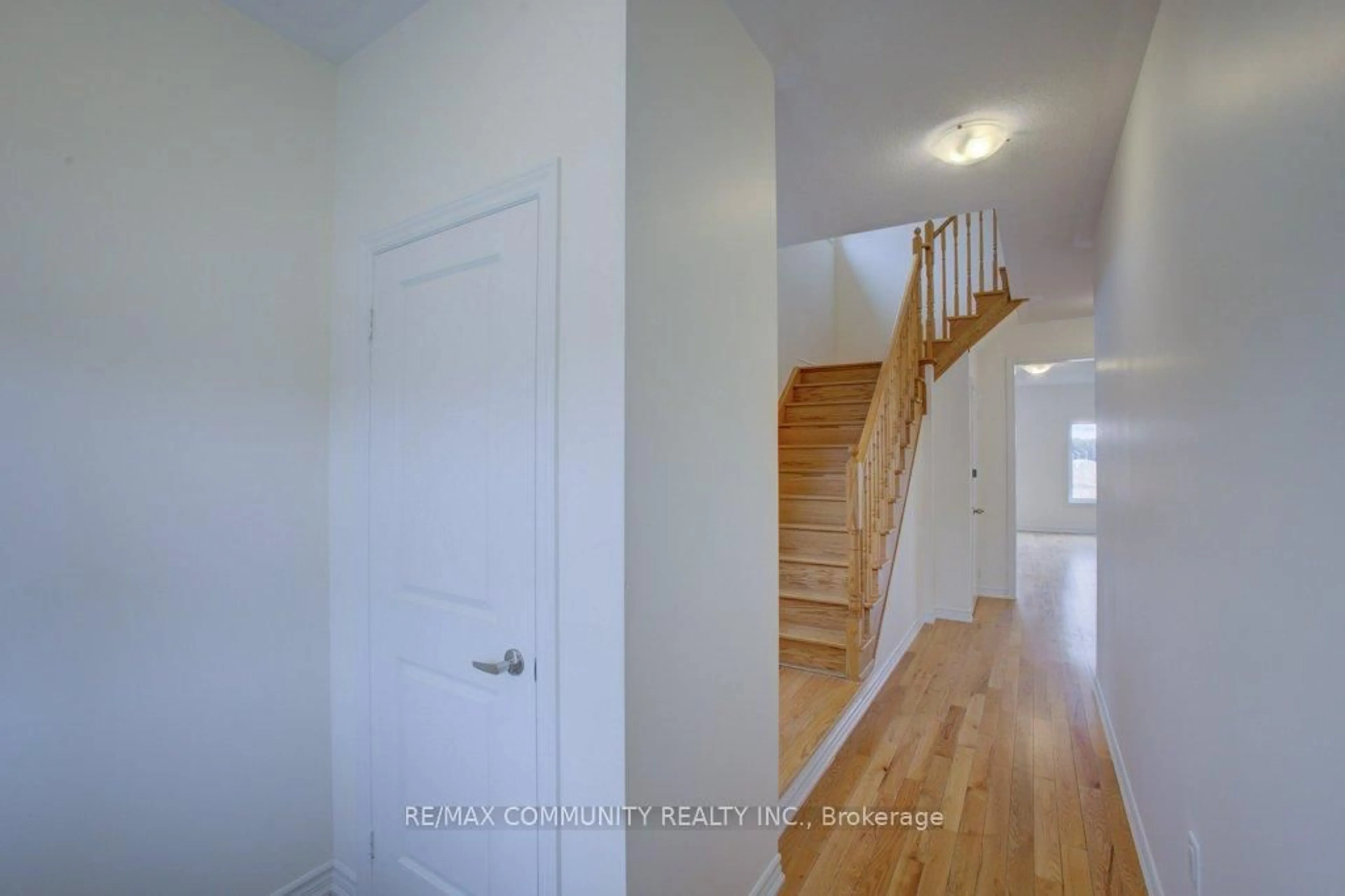 Indoor entryway for 299 Ridley Cres, Southgate Ontario N0C 1B0