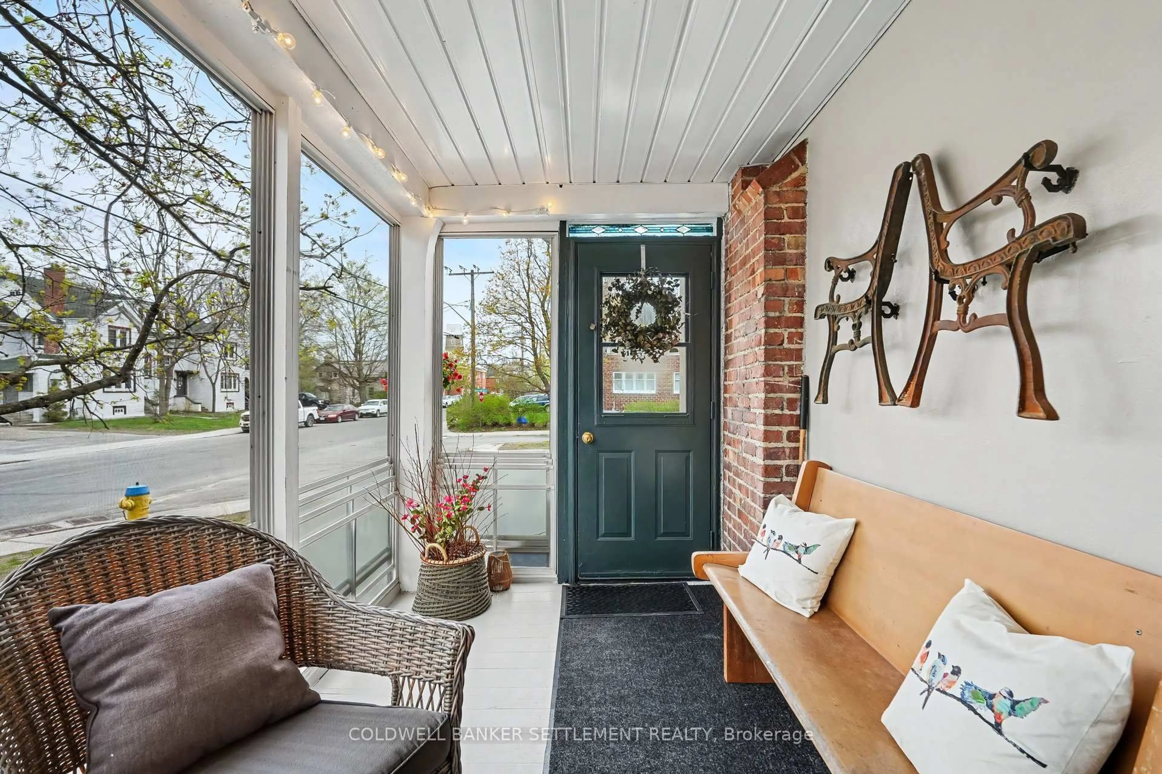 Indoor entryway for 1 Burchell Blvd, Perth Ontario K7H 1E2