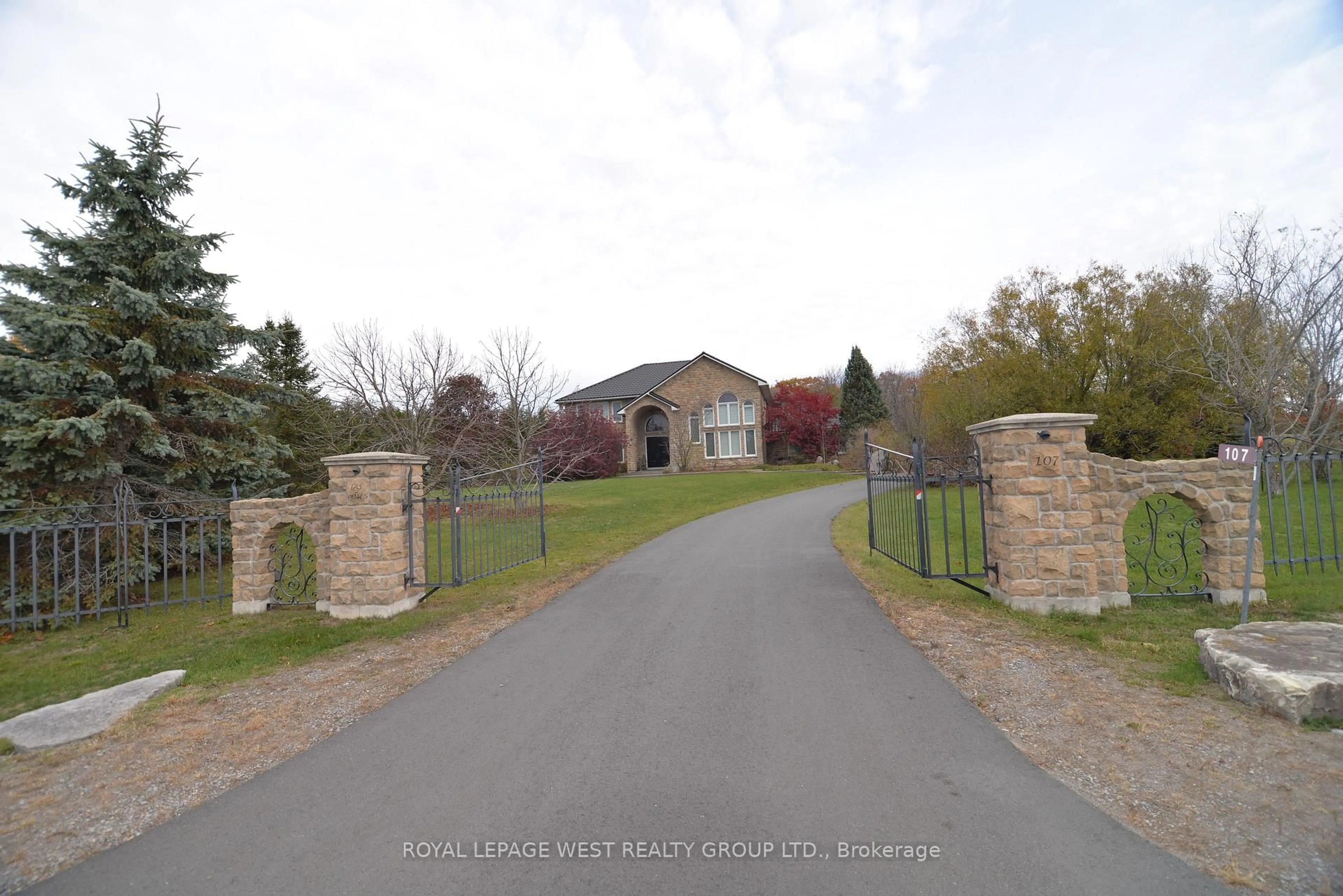 A pic from outside/outdoor area/front of a property/back of a property/a pic from drone, street for 107 Nawautin Dr, Alnwick/Haldimand Ontario K0K 2G0