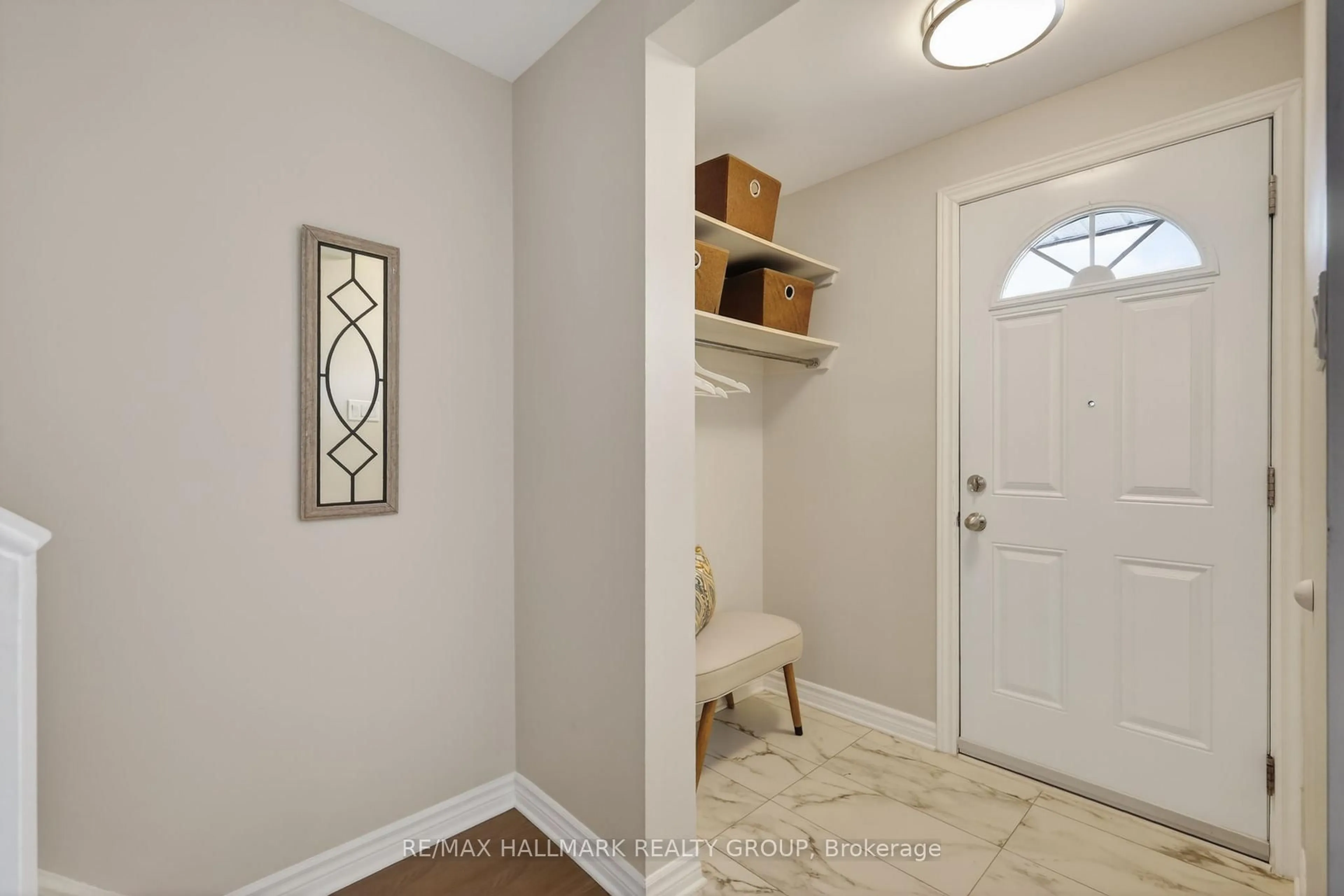 Indoor entryway for 1458 Lassiter Terr, Ottawa Ontario K1J 8N3