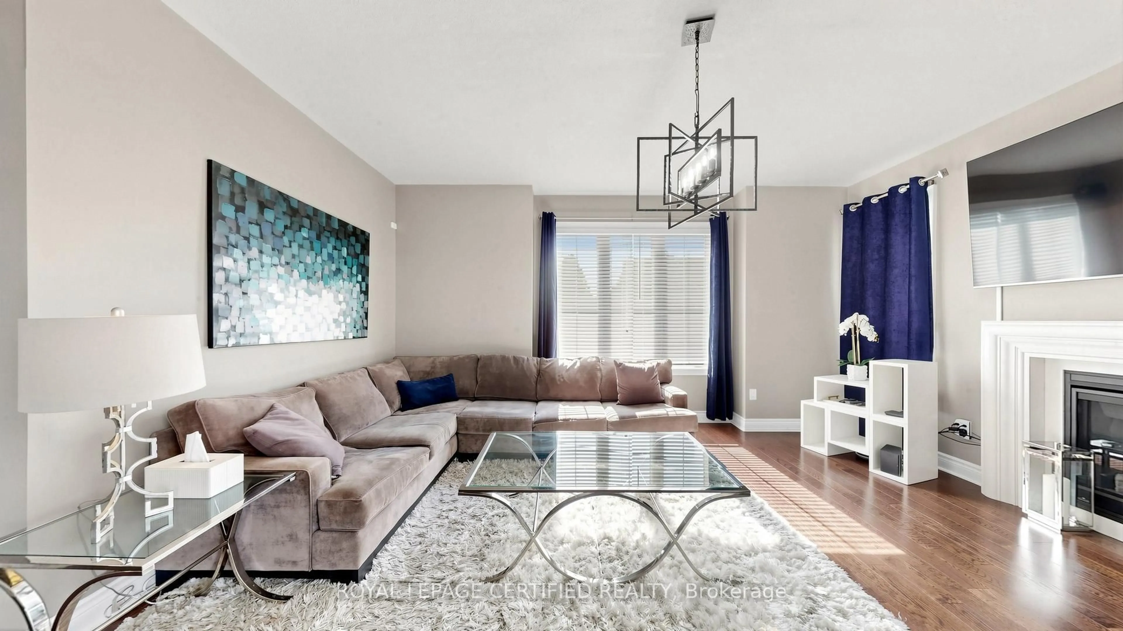 Living room with furniture, unknown for 1 Benson Ave, Mono Ontario L9W 6W7