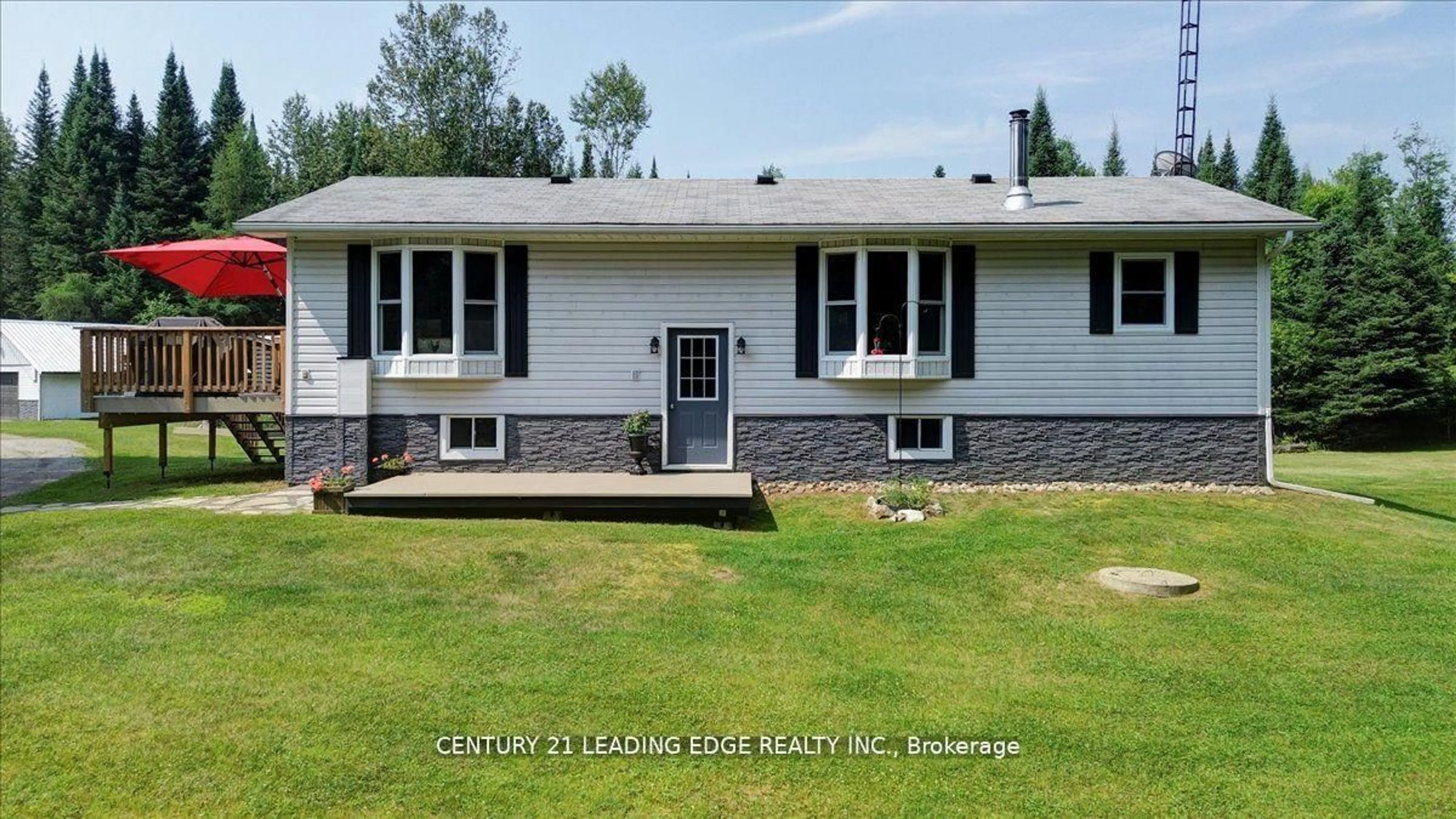 Home with vinyl exterior material, building for 281 Crawford Rd, Bancroft Ontario K0L 2L0