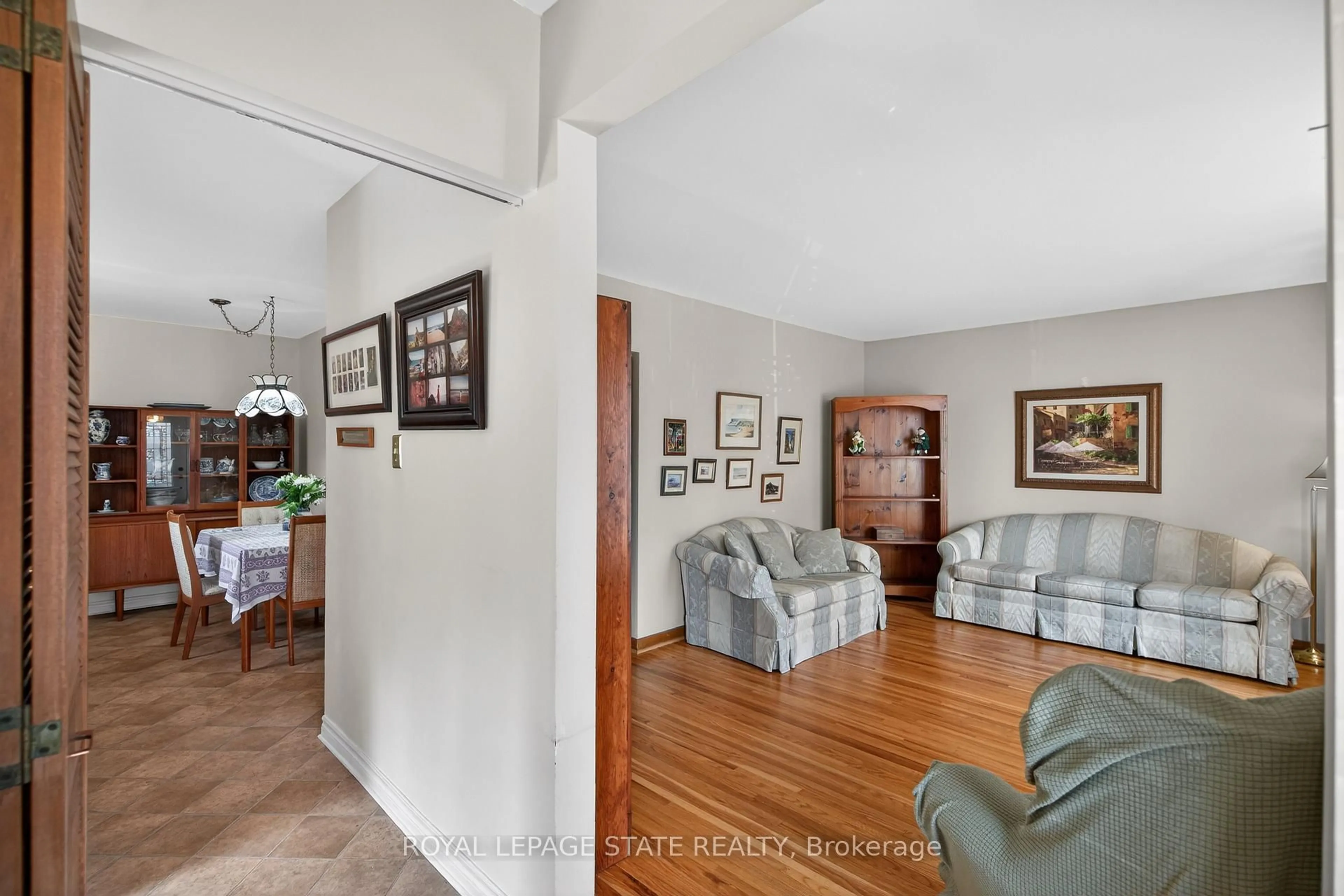 Unknown for 34 Helen St, Hamilton Ontario L9H 1N3