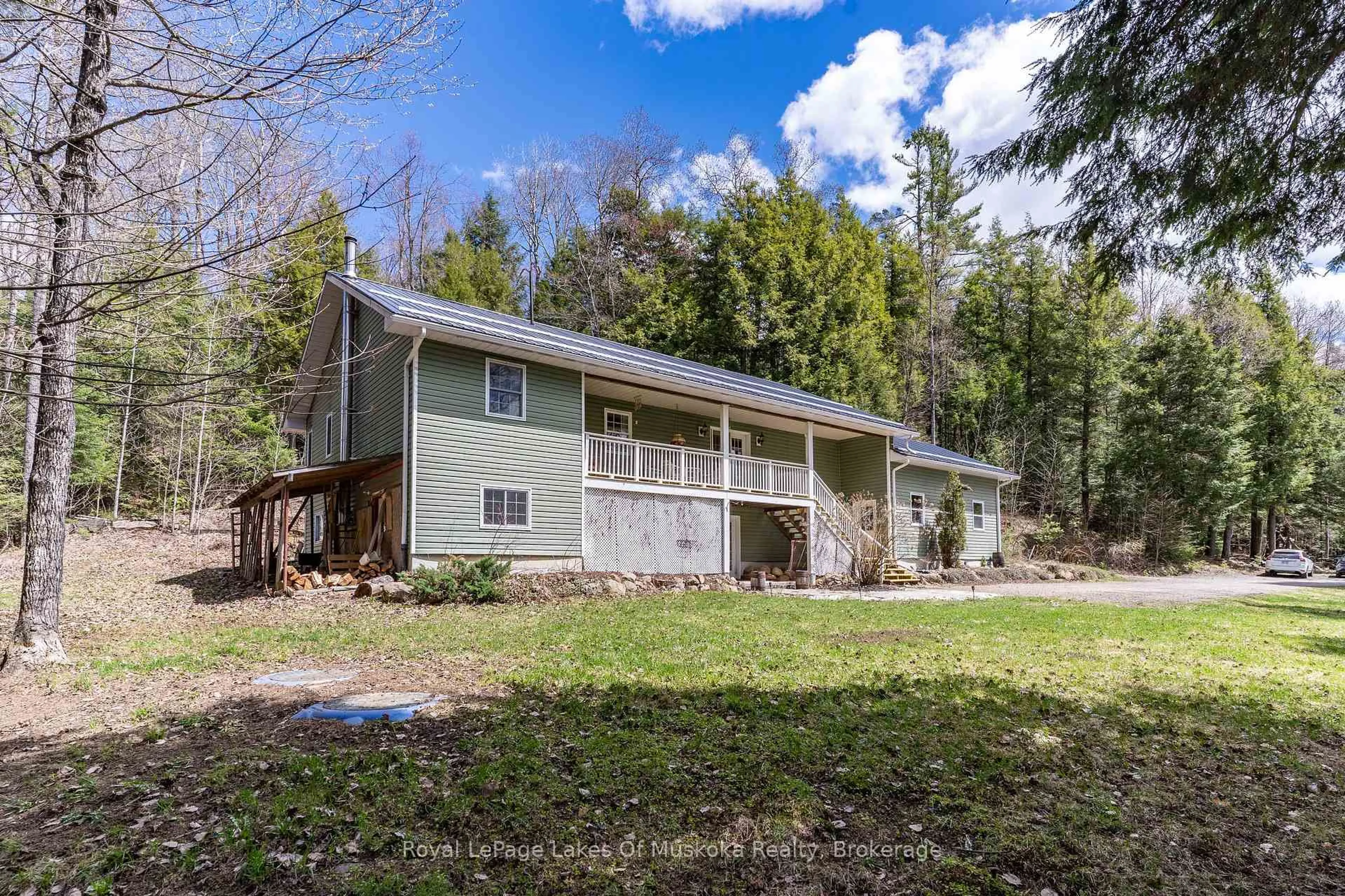 A pic from outside/outdoor area/front of a property/back of a property/a pic from drone, unknown for 1185 Miriam Dr, Bracebridge Ontario P1L 1X1