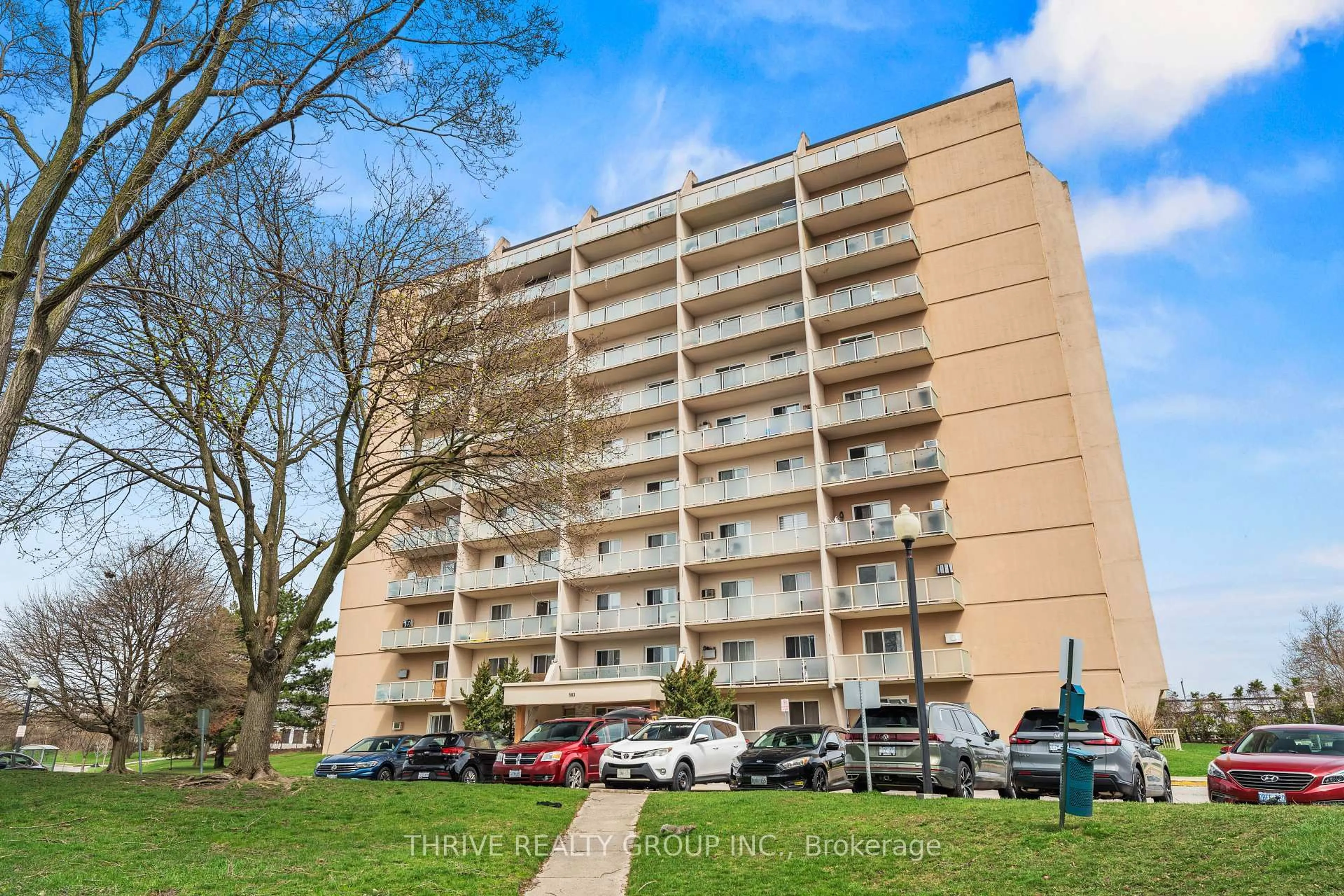 A pic from outside/outdoor area/front of a property/back of a property/a pic from drone, building for 583 Mornington Ave #708, London East Ontario N5Y 3E9
