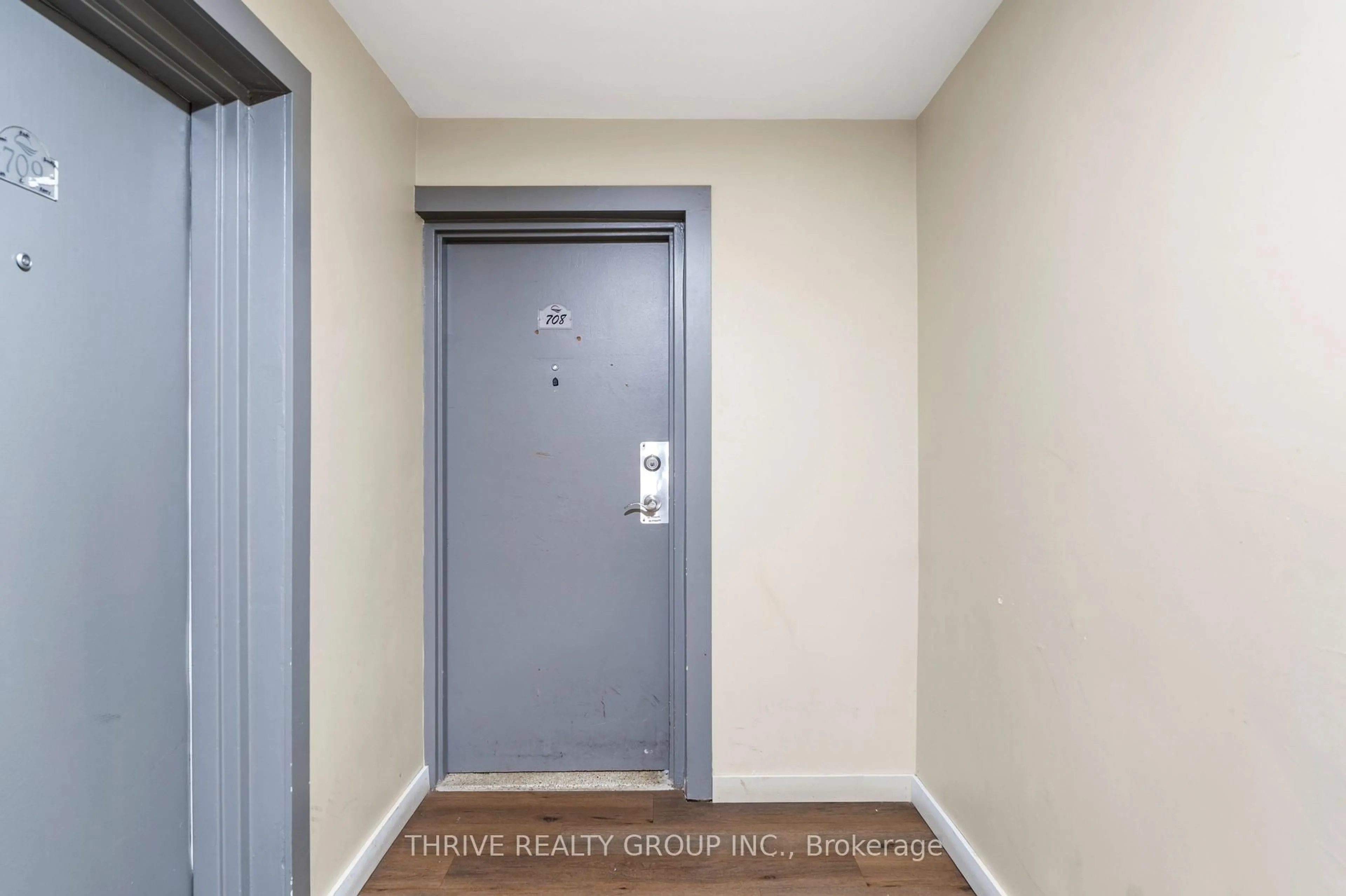 Indoor entryway for 583 Mornington Ave #708, London East Ontario N5Y 3E9