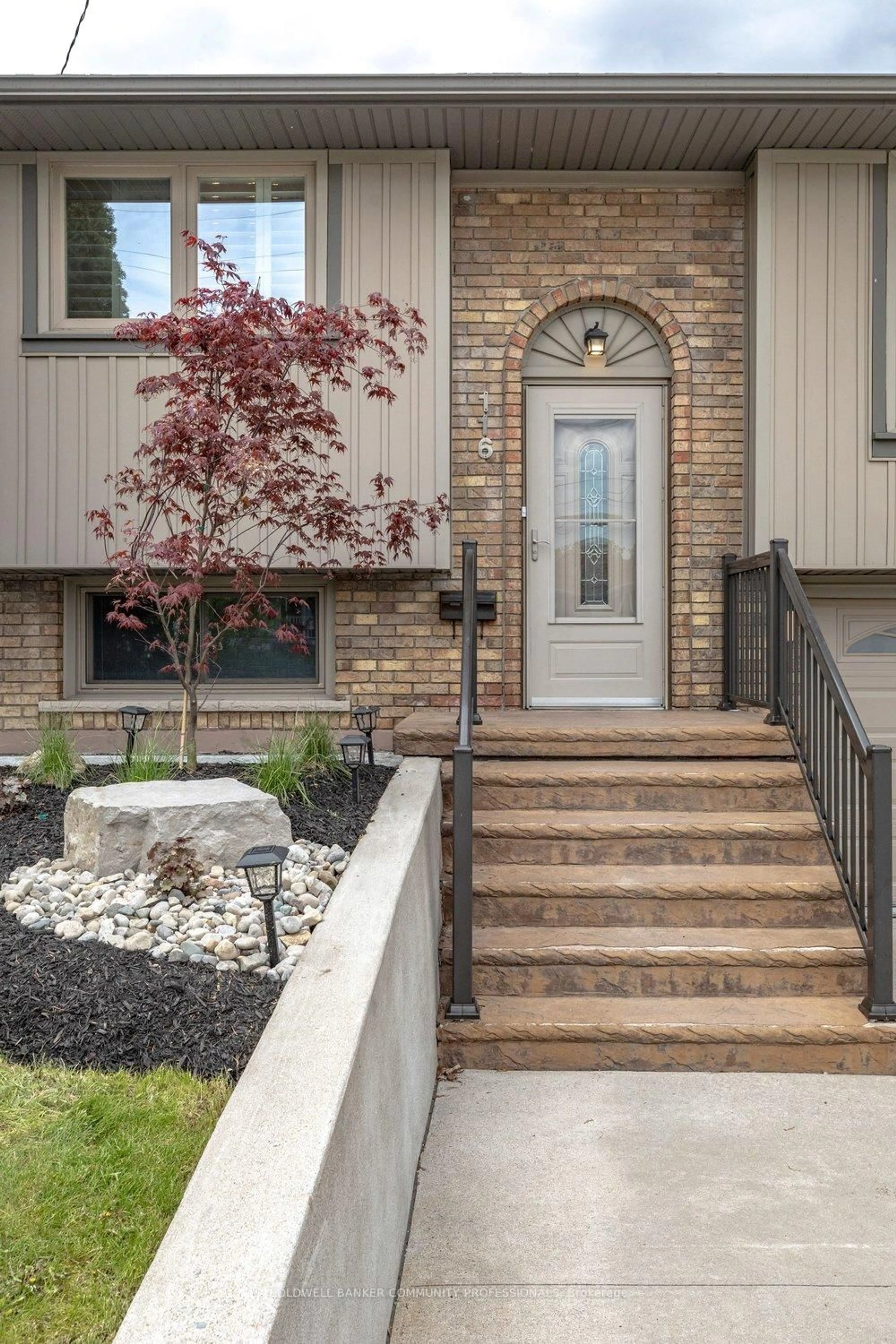 Home with brick exterior material, street for 116 Highridge Ave, Hamilton Ontario L8E 3Y9