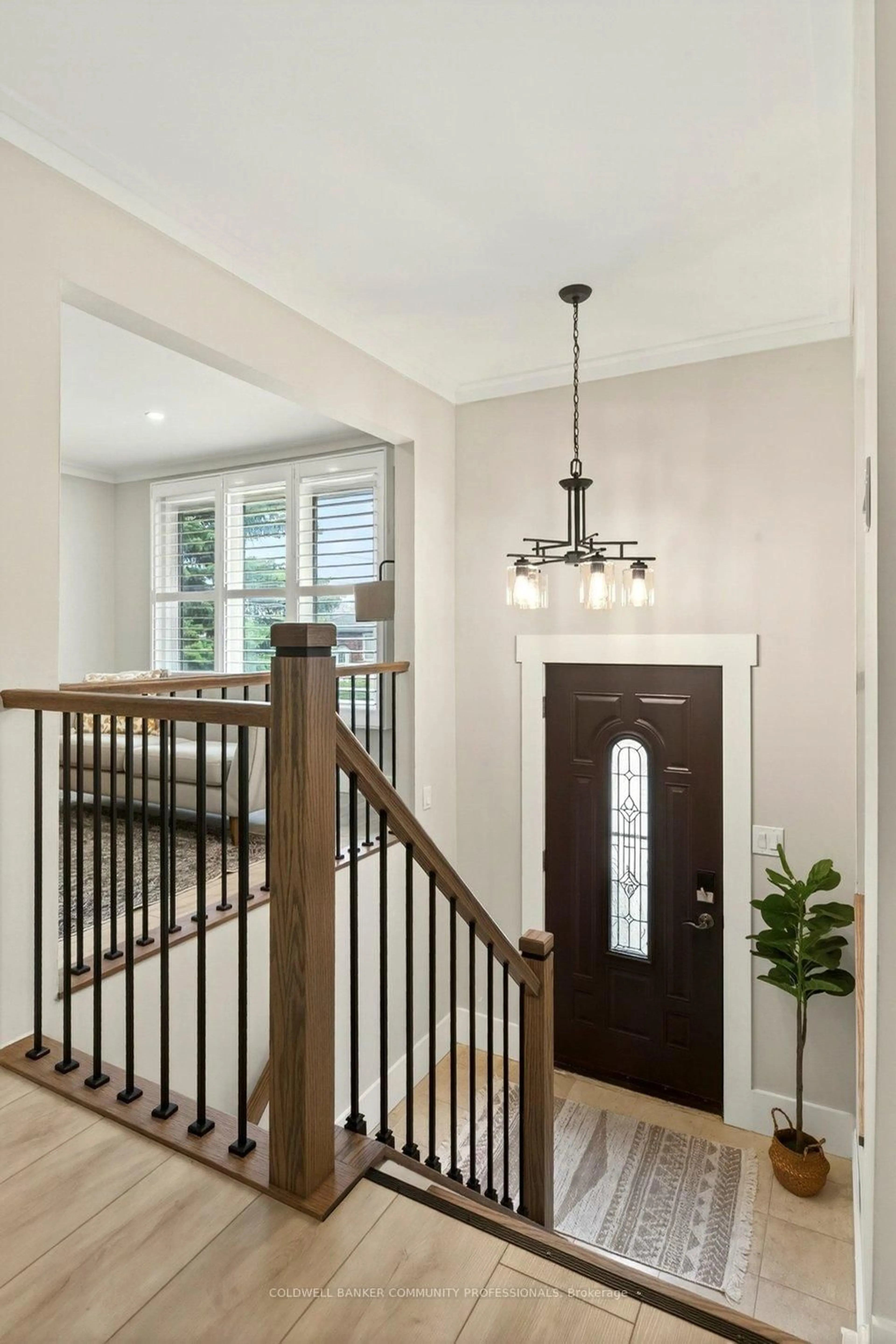 Indoor entryway for 116 Highridge Ave, Hamilton Ontario L8E 3Y9