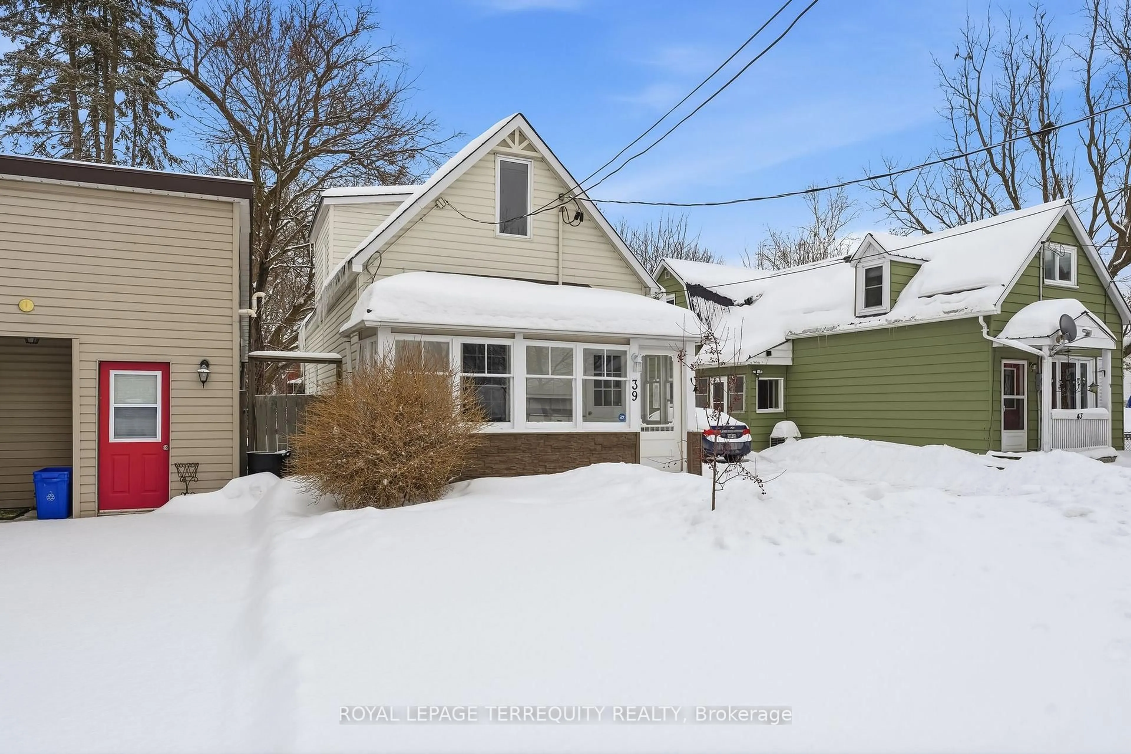 A pic from outside/outdoor area/front of a property/back of a property/a pic from drone, street for 39 Raglan St, Trent Hills Ontario K0L 1L0