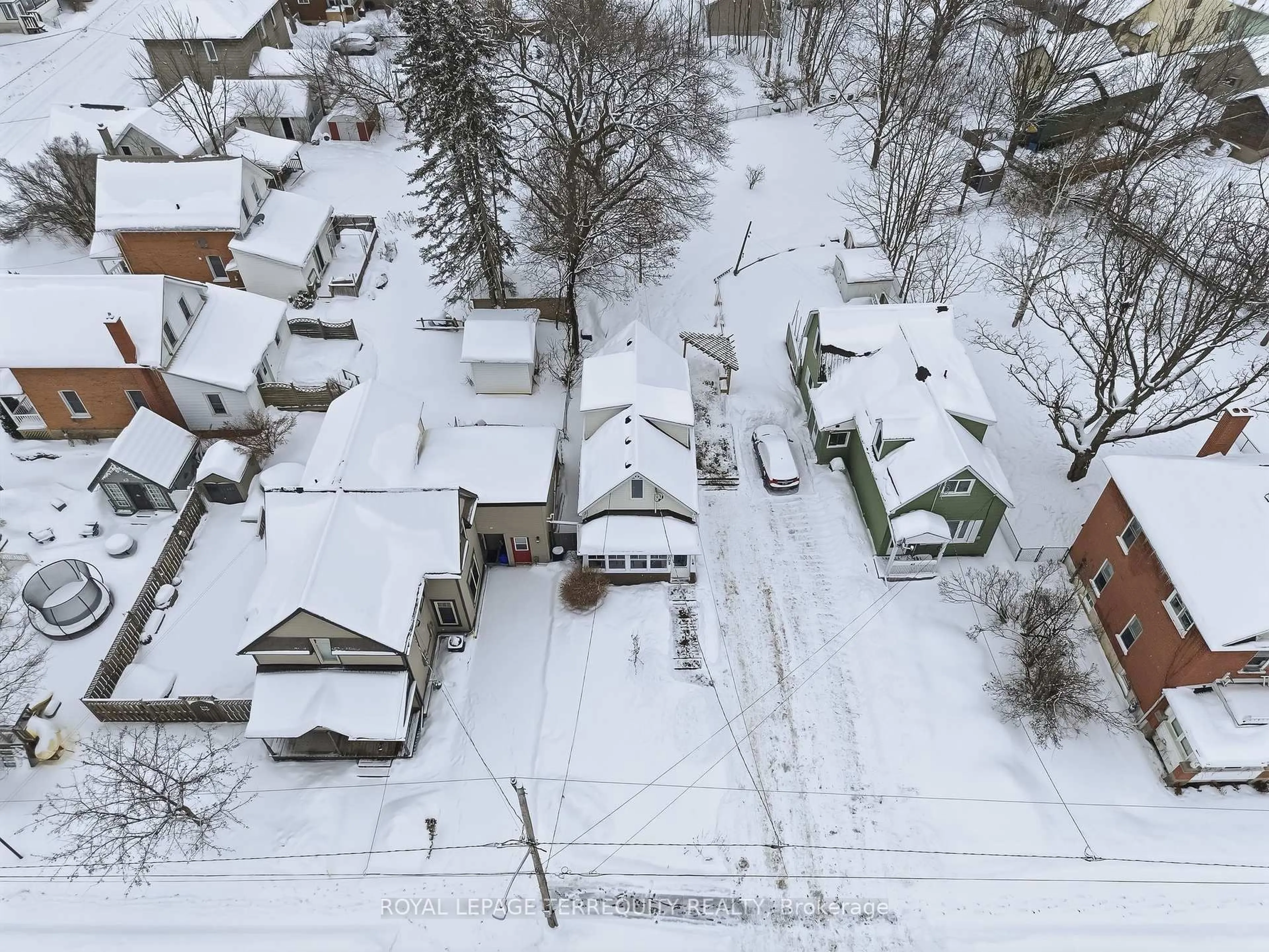 A pic from outside/outdoor area/front of a property/back of a property/a pic from drone, street for 39 Raglan St, Trent Hills Ontario K0L 1L0