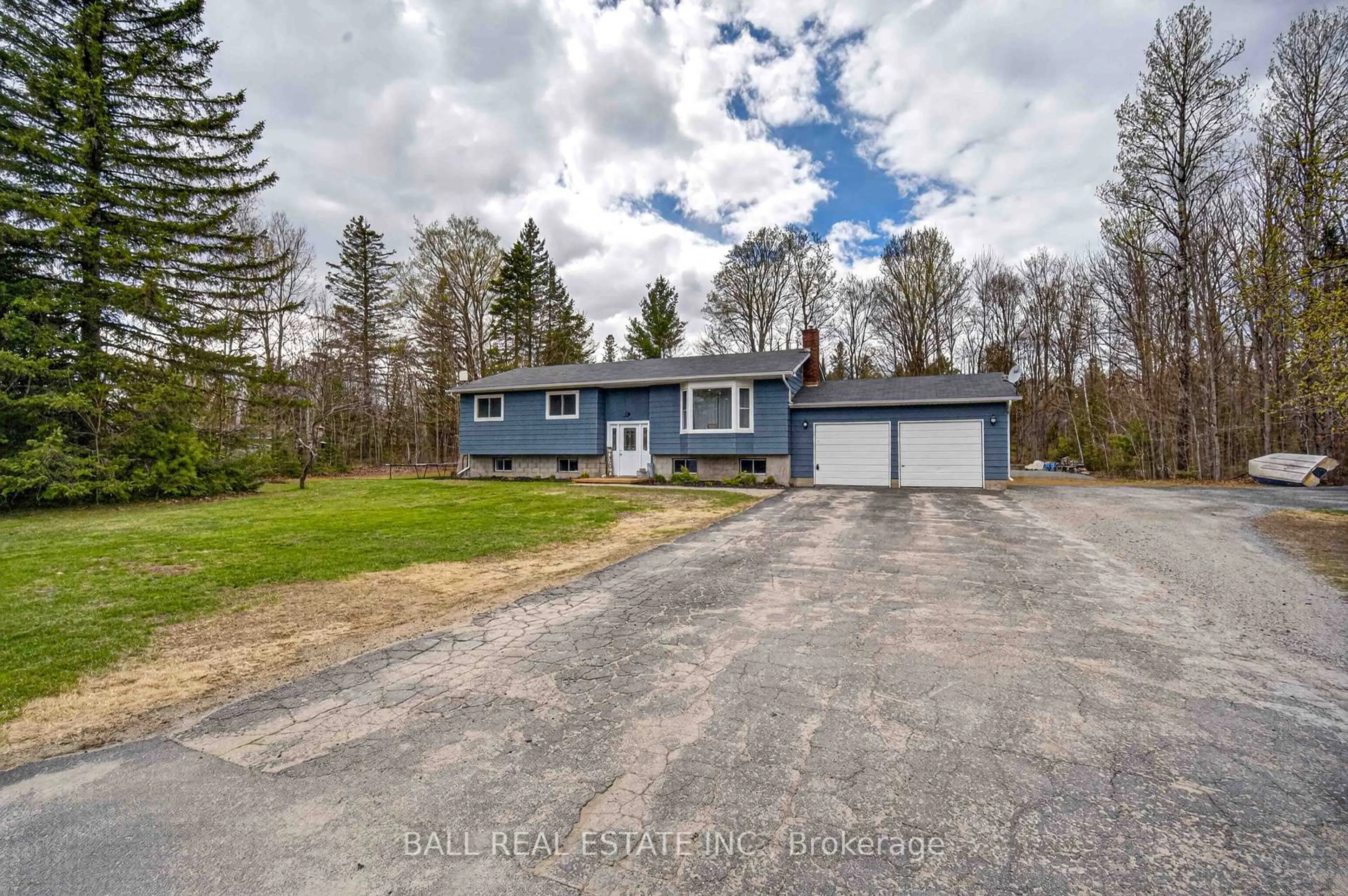 A pic from outside/outdoor area/front of a property/back of a property/a pic from drone, street for 47 Denison Dr, Addington Highlands Ontario K0H 2G0