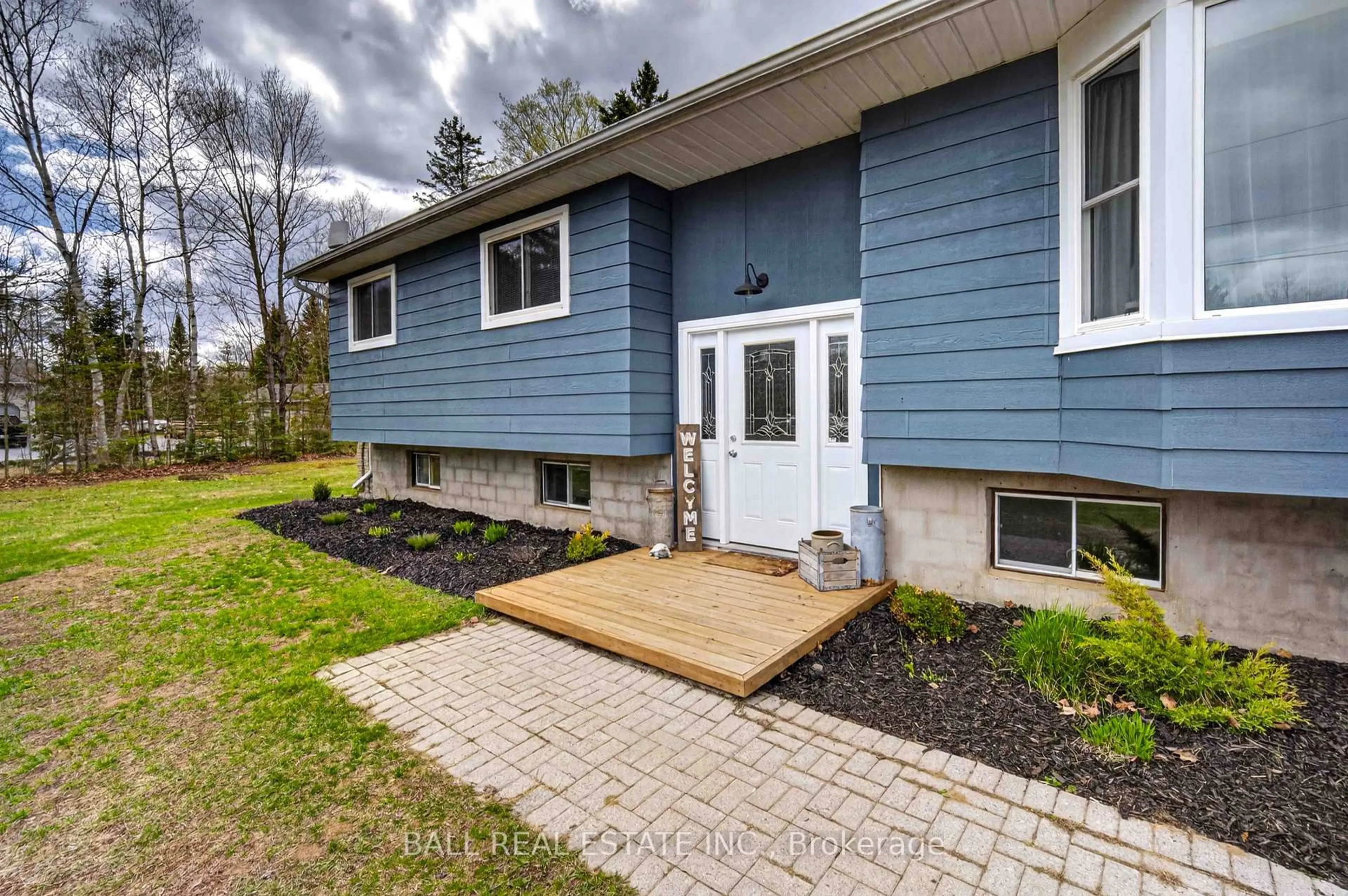 Home with vinyl exterior material, street for 47 Denison Dr, Addington Highlands Ontario K0H 2G0
