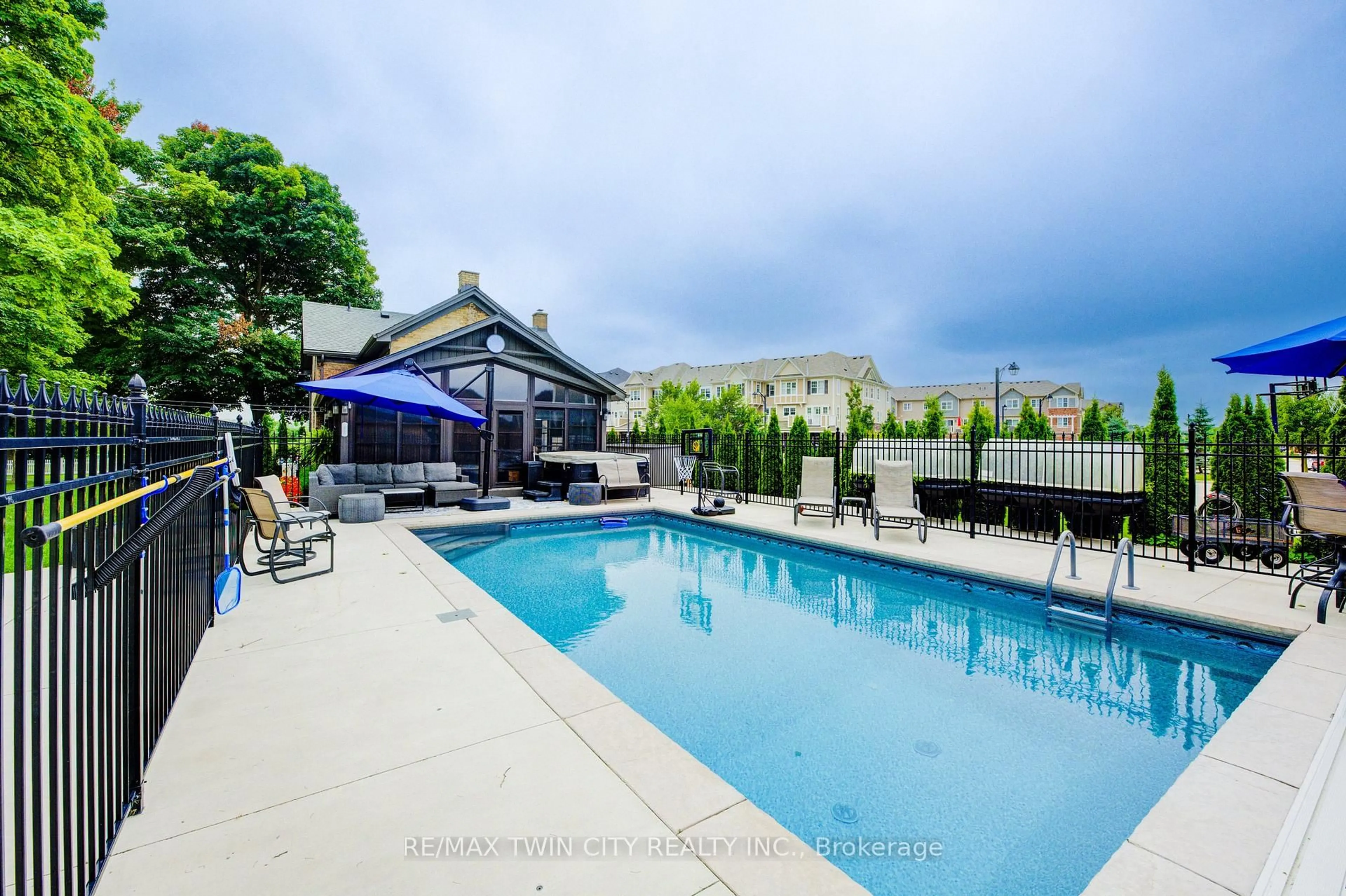 Pool for 920 Orr Crt, Kitchener Ontario N2R 1R4