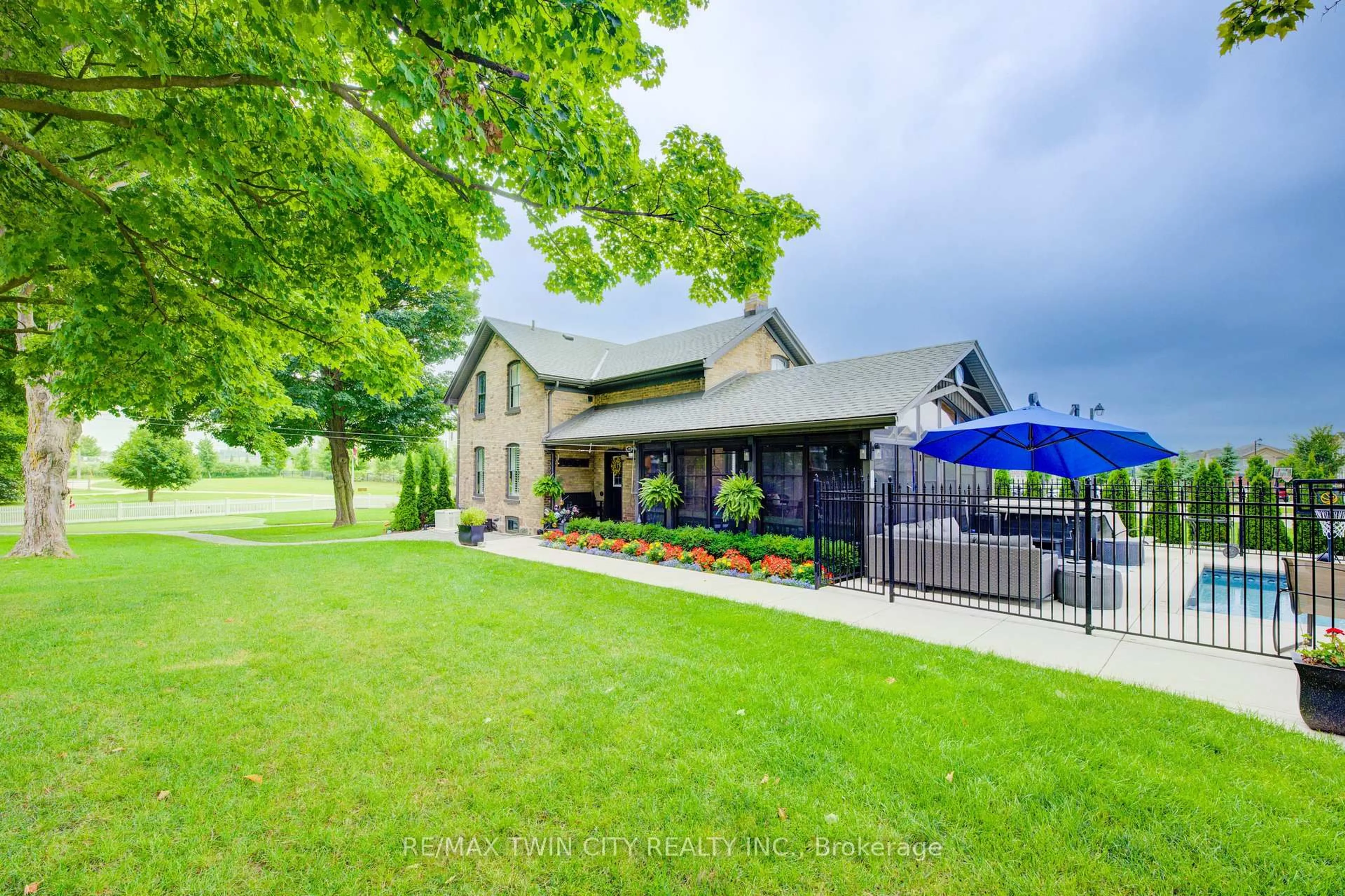 Patio, unknown for 920 Orr Crt, Kitchener Ontario N2R 1R4