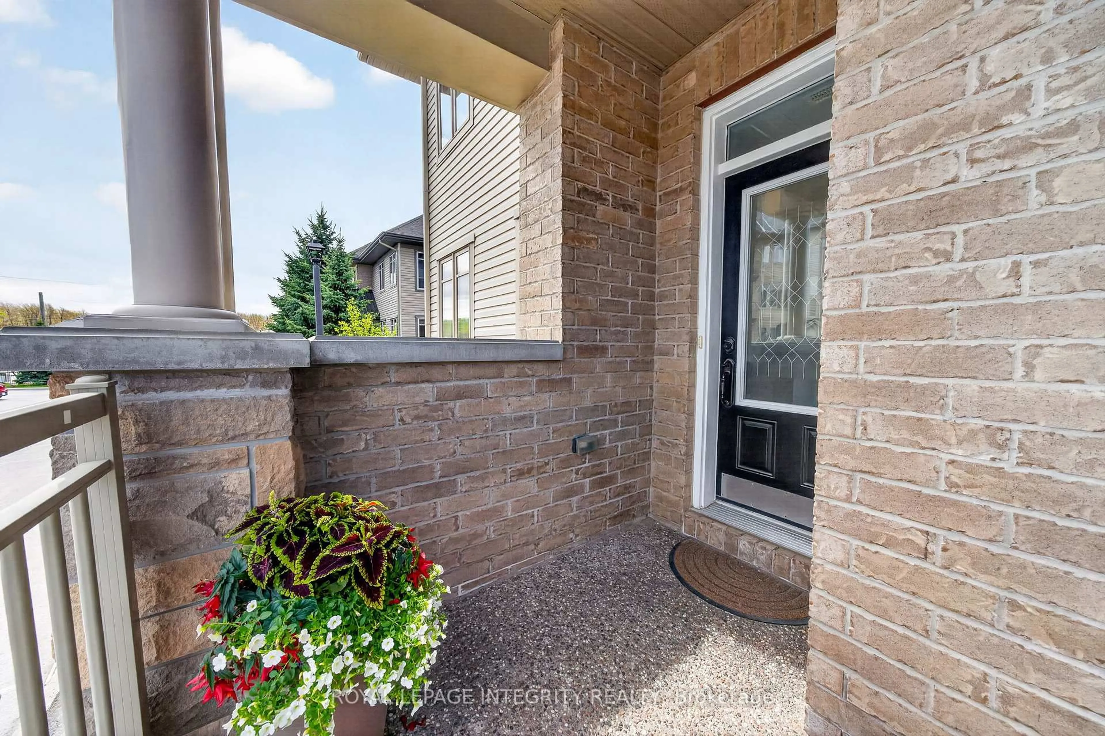 Indoor entryway for 1007 Beryl Private, Ottawa Ontario K1V 2M4