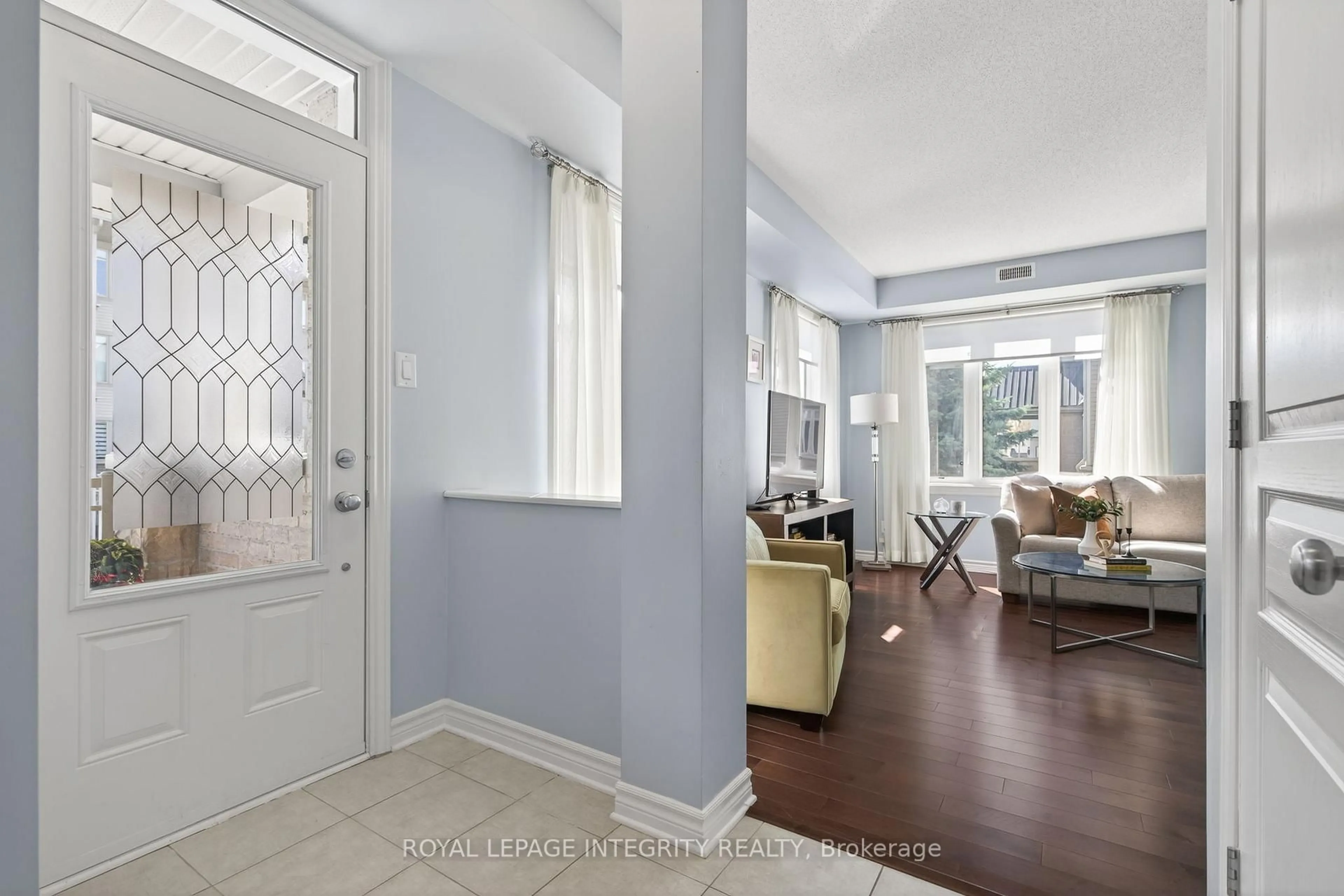 Indoor entryway for 1007 Beryl Private, Ottawa Ontario K1V 2M4