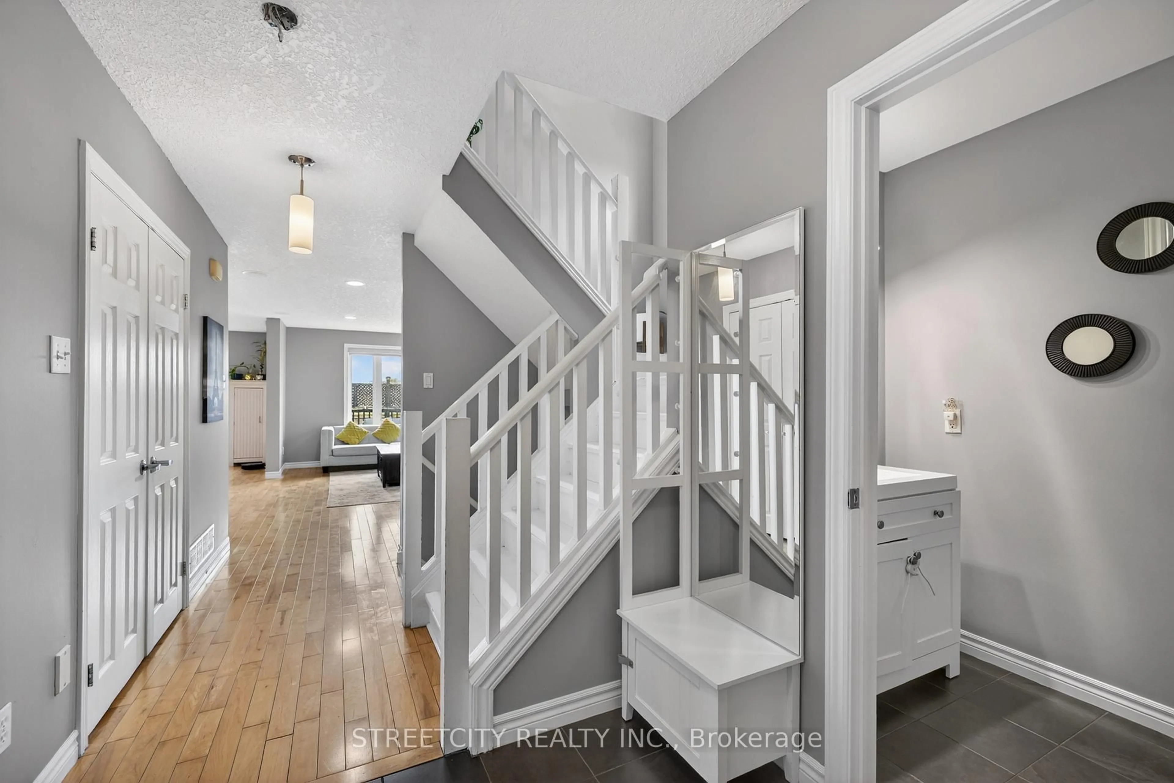 Indoor entryway for 1261 Nicole Ave, London North Ontario N5X 4M7