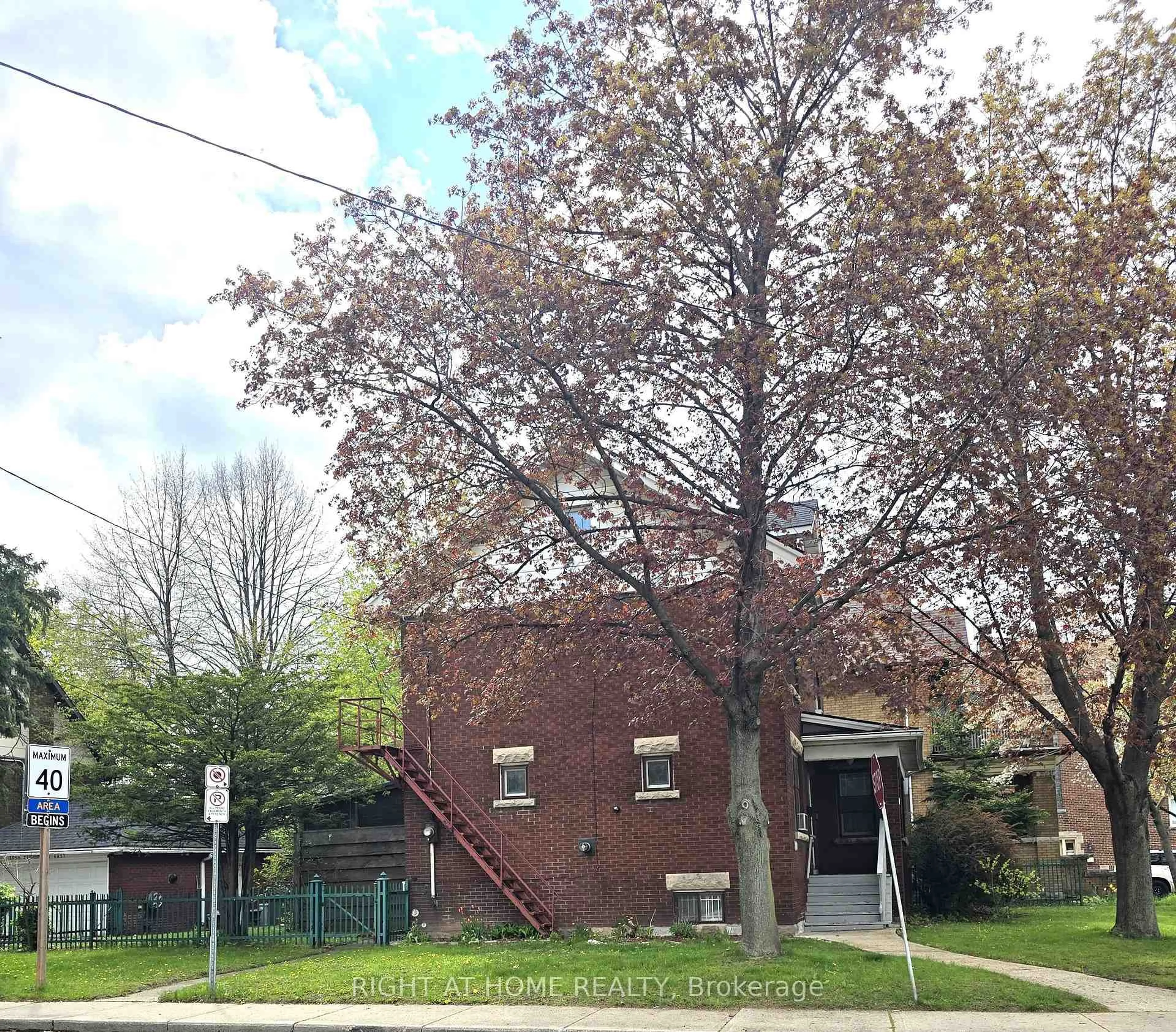 Unknown for 1088 King St, Hamilton Ontario L8M 1E3