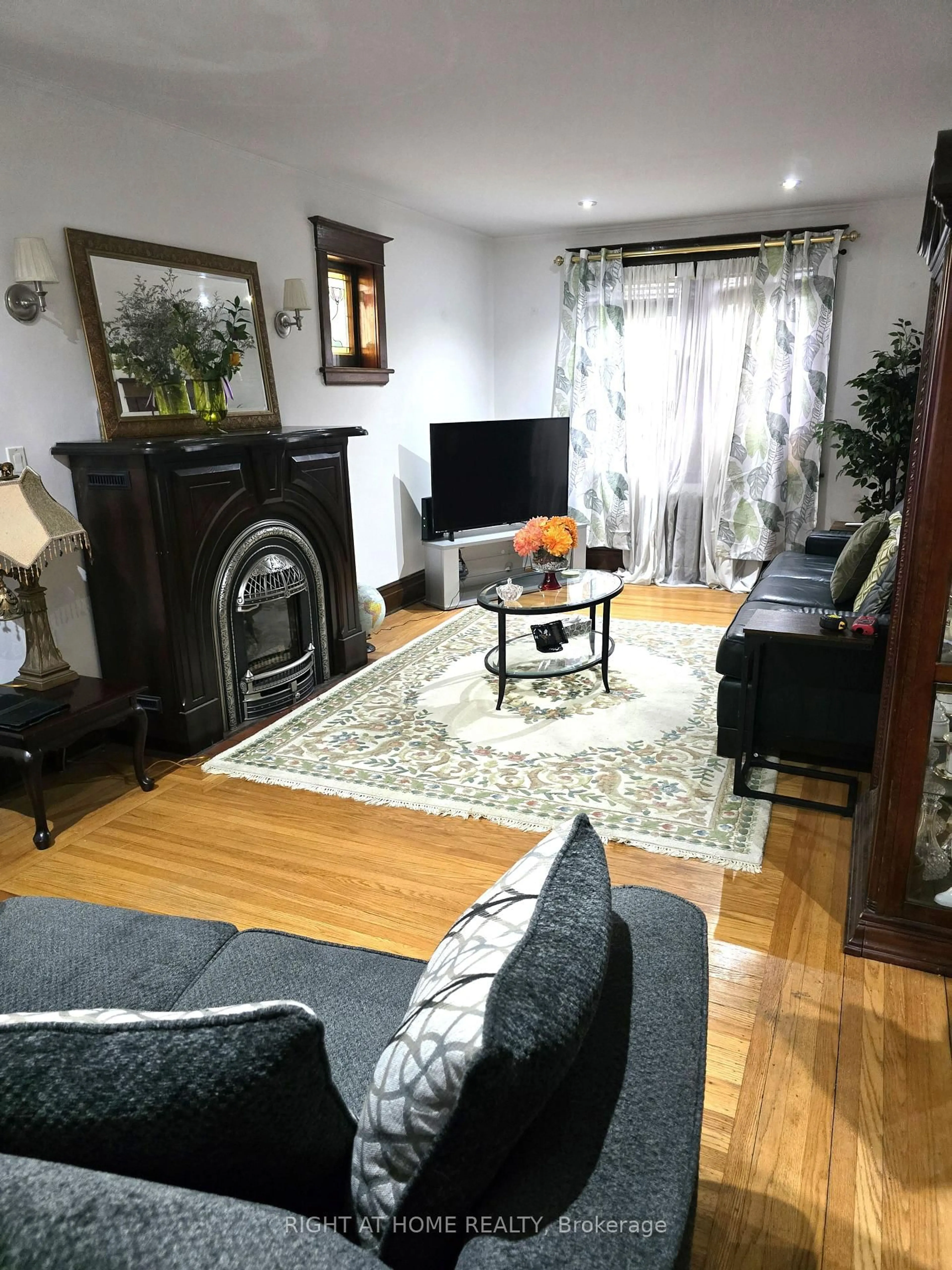 Living room with furniture, wood/laminate floor for 1088 King St, Hamilton Ontario L8M 1E3