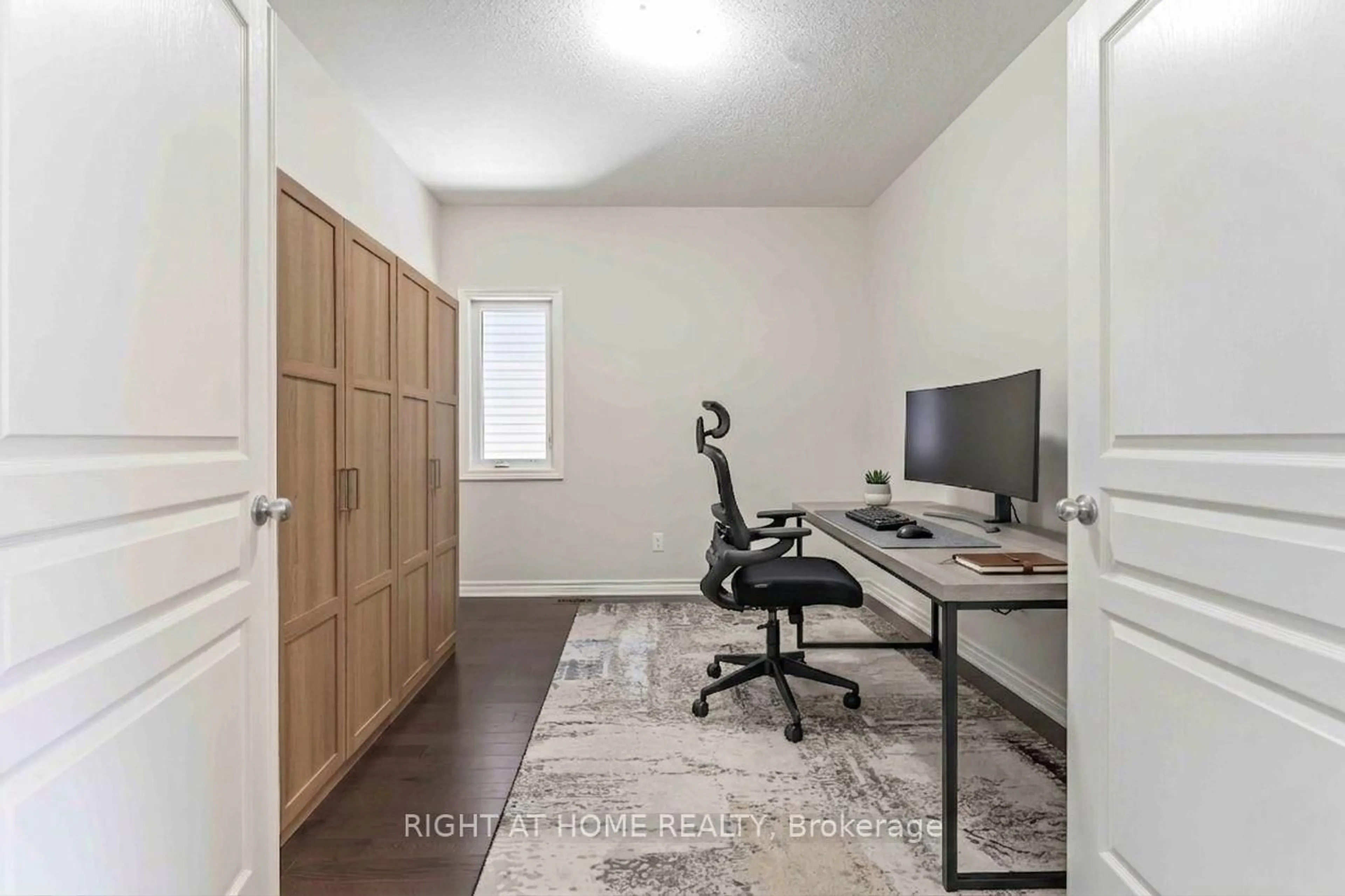 A pic of a room for 658 Parade Dr, Ottawa Ontario K2S 0Z2