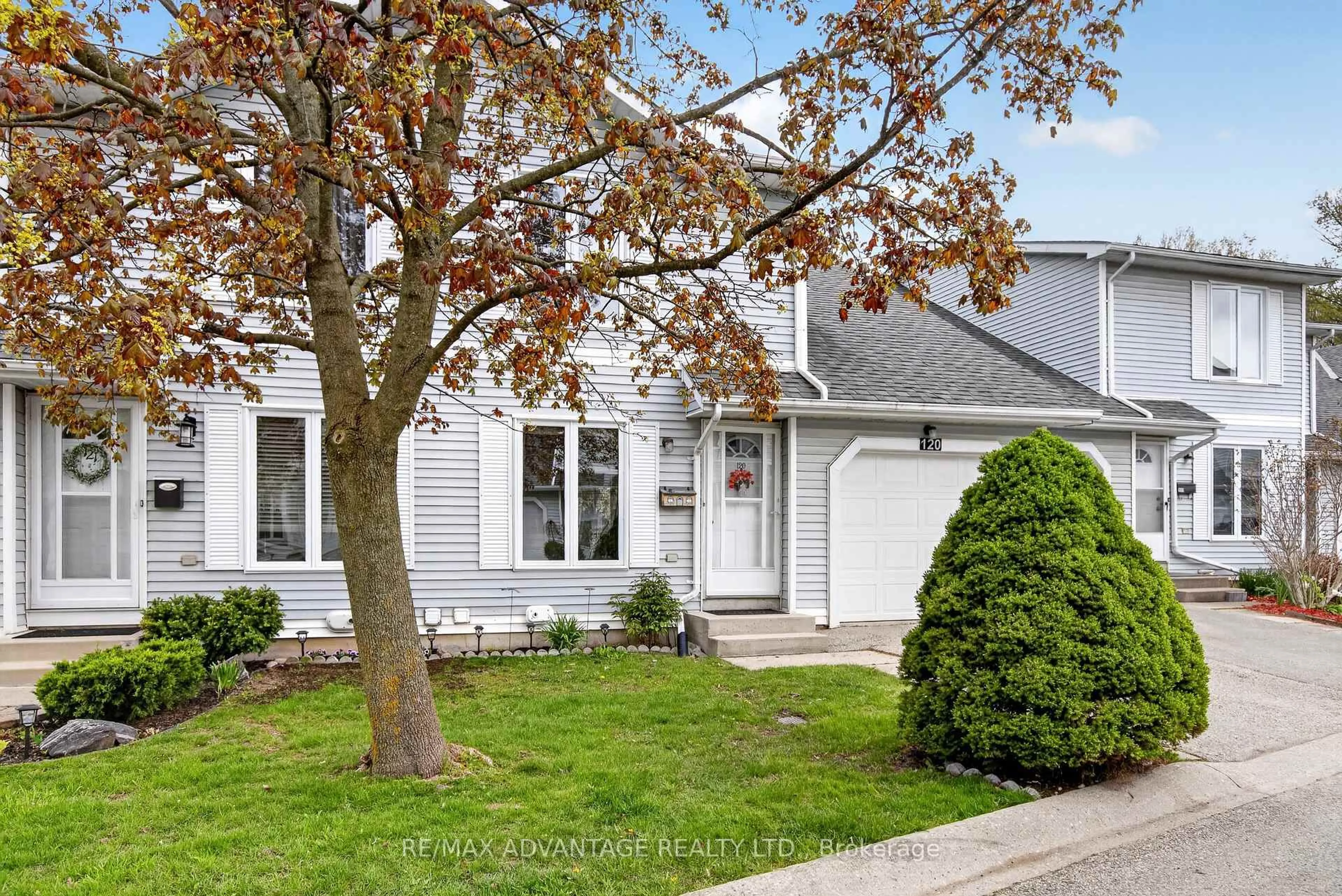 Home with vinyl exterior material, street for 120 Centre St #120, London South Ontario N6J 4X4
