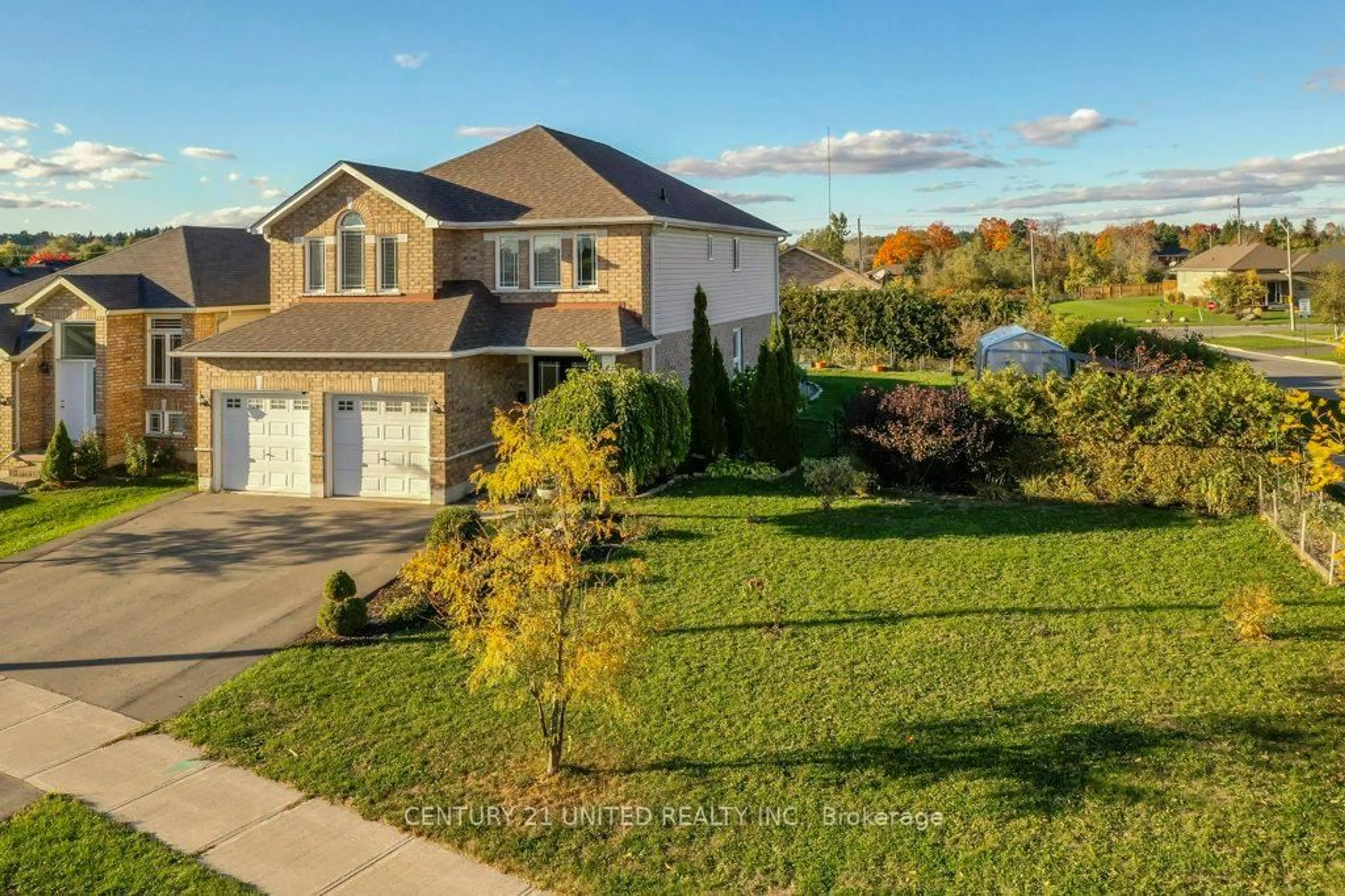 A pic from outside/outdoor area/front of a property/back of a property/a pic from drone, unknown for 810 Hargrove Tr, Peterborough Ontario K9L 0B6