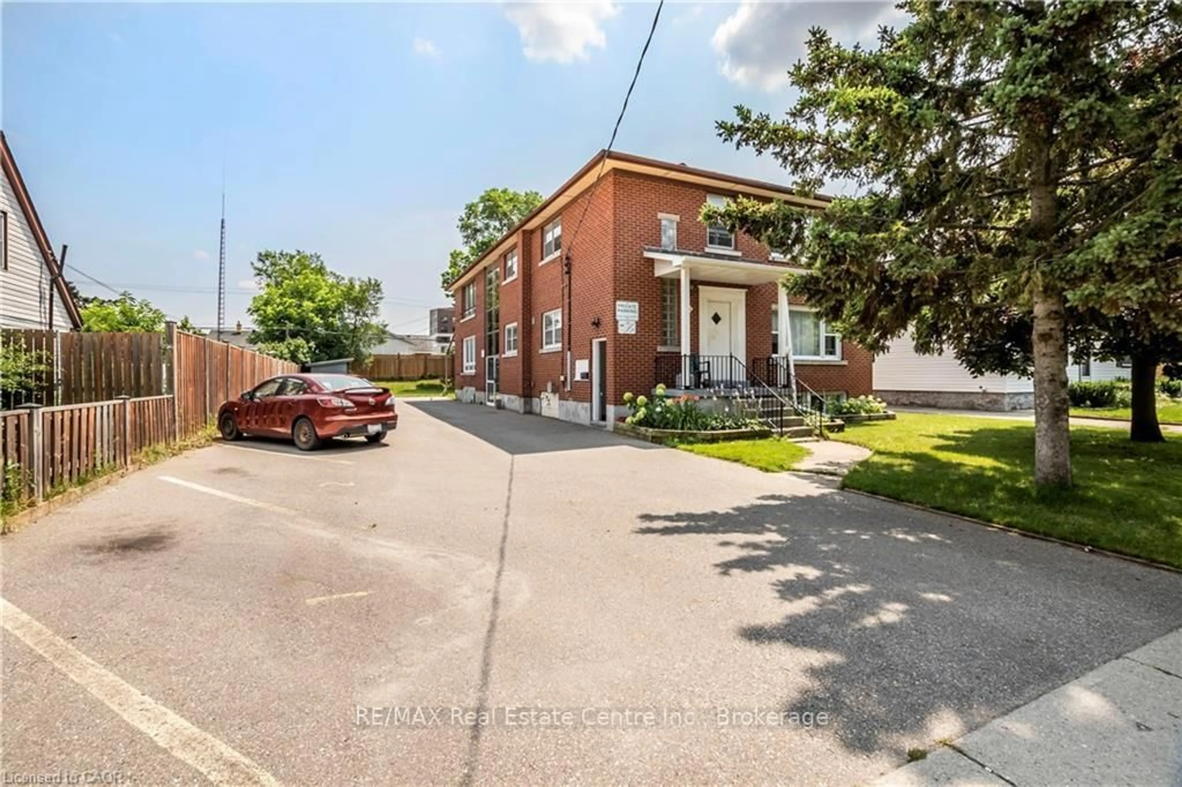Home with brick exterior material, street for 43 SIXTH Ave, Kitchener Ontario N2C 1P9