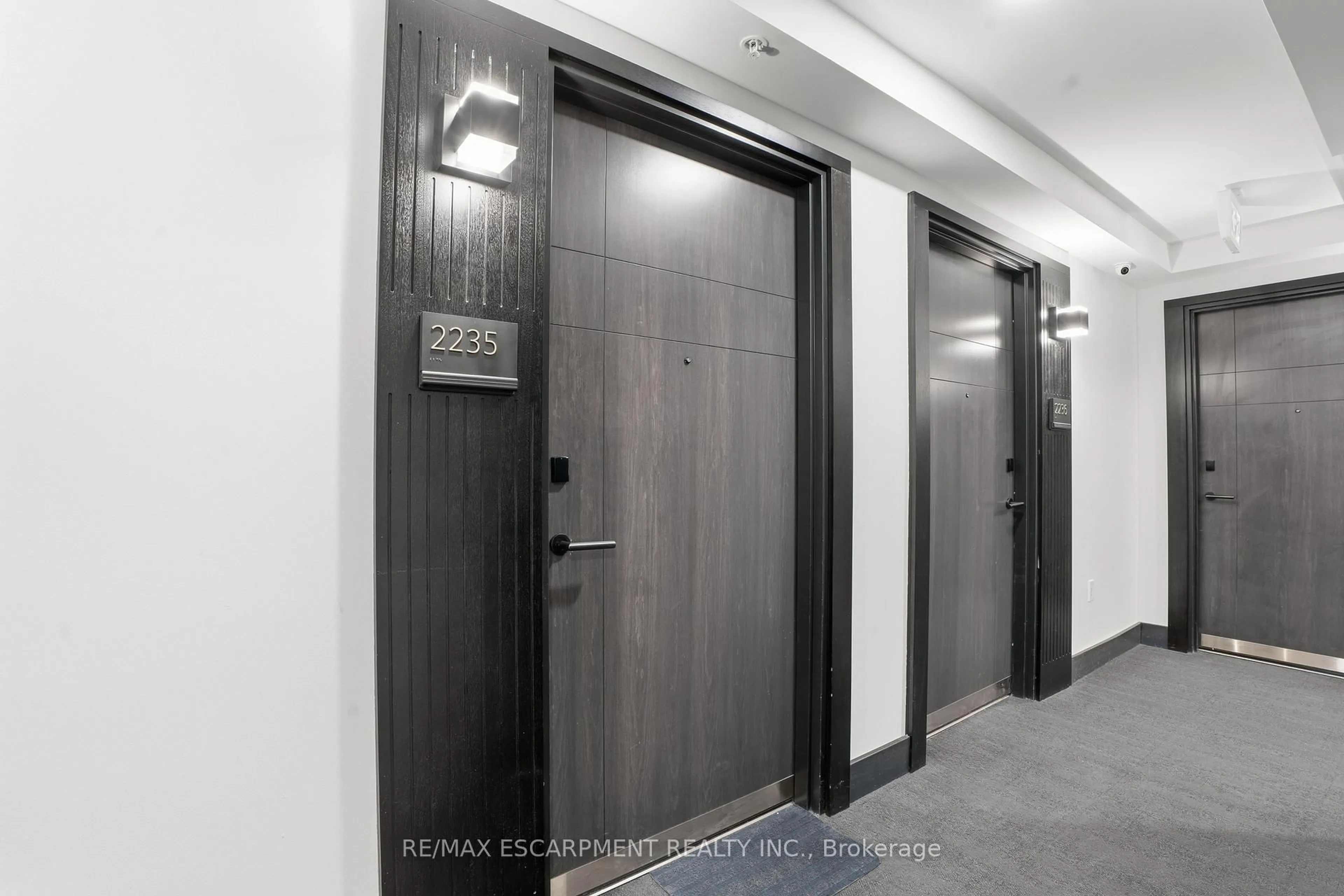 Indoor entryway for 145 Columbia St #2235, Waterloo Ontario N2L 0K7