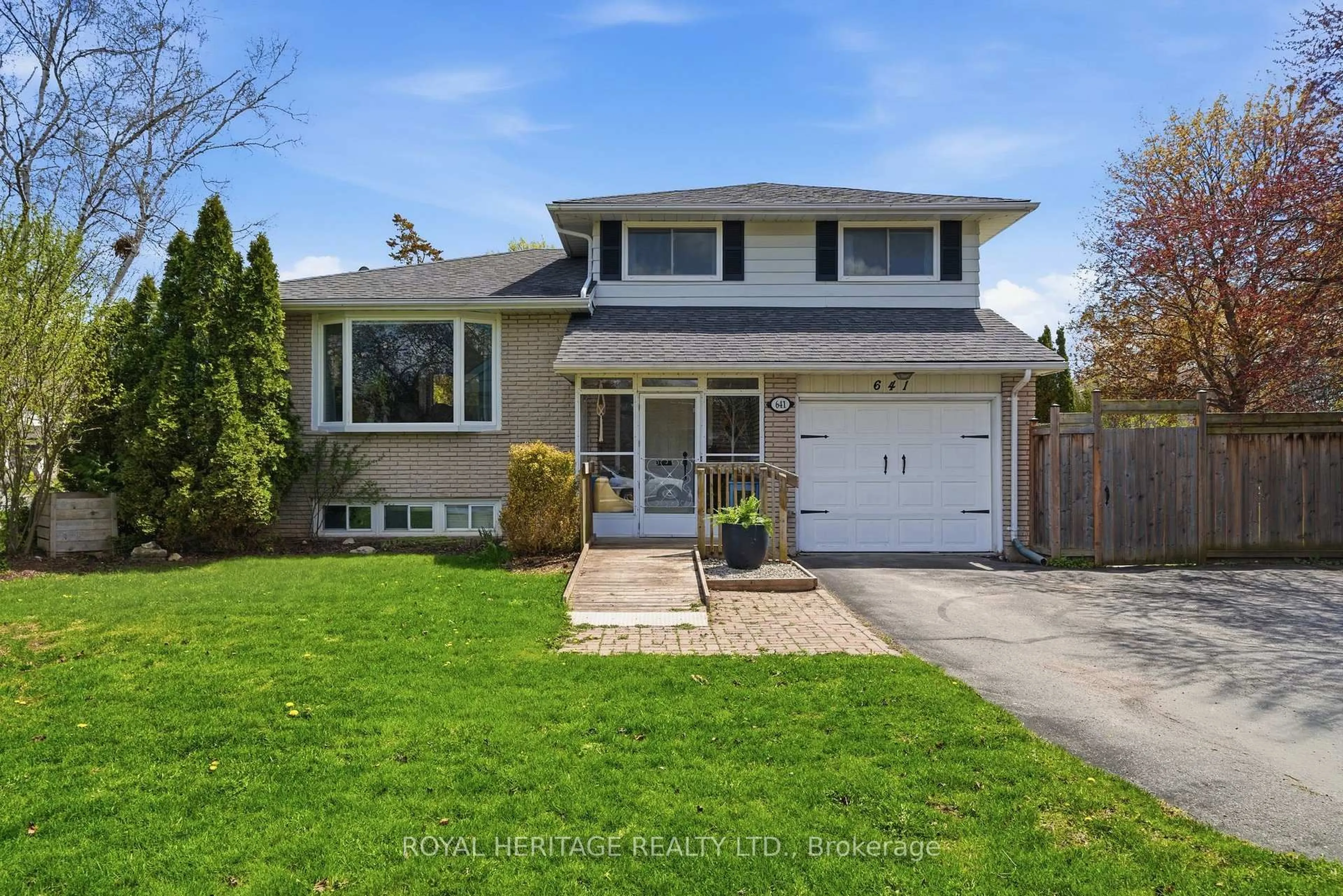Home with vinyl exterior material, street for 641 Freemont Rd, Belleville Ontario K8N 1Z2
