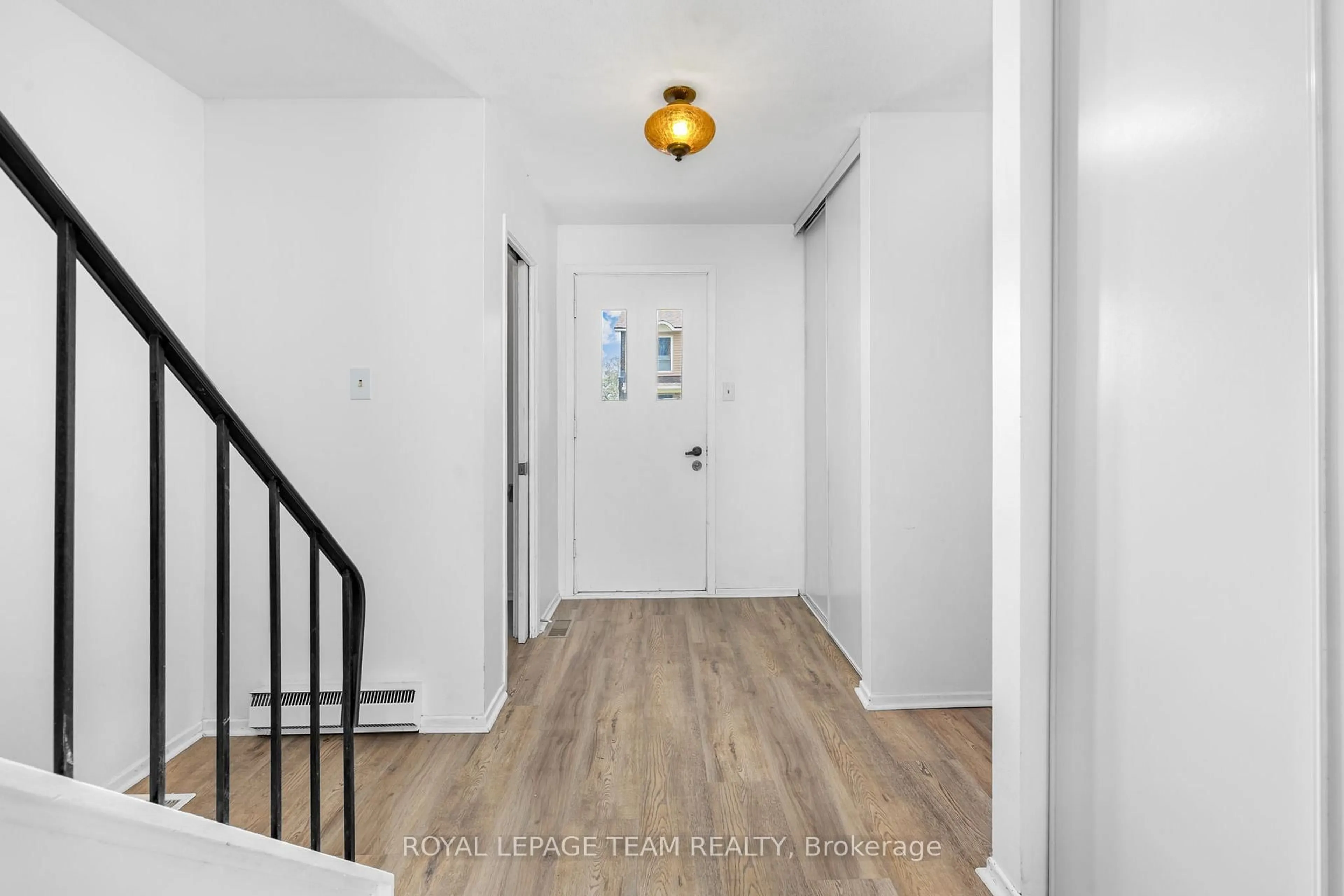 Indoor entryway for 4 Arnold Dr #66, Ottawa Ontario K2H 6V9